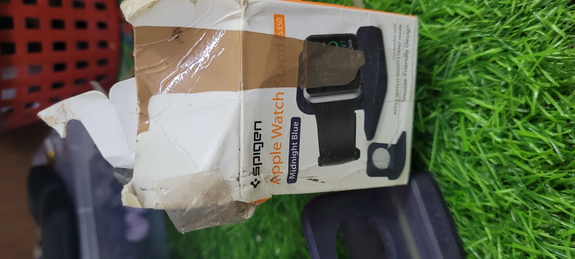Spigen Rugged Armor Apple Watch Charger Stand Dark Purple