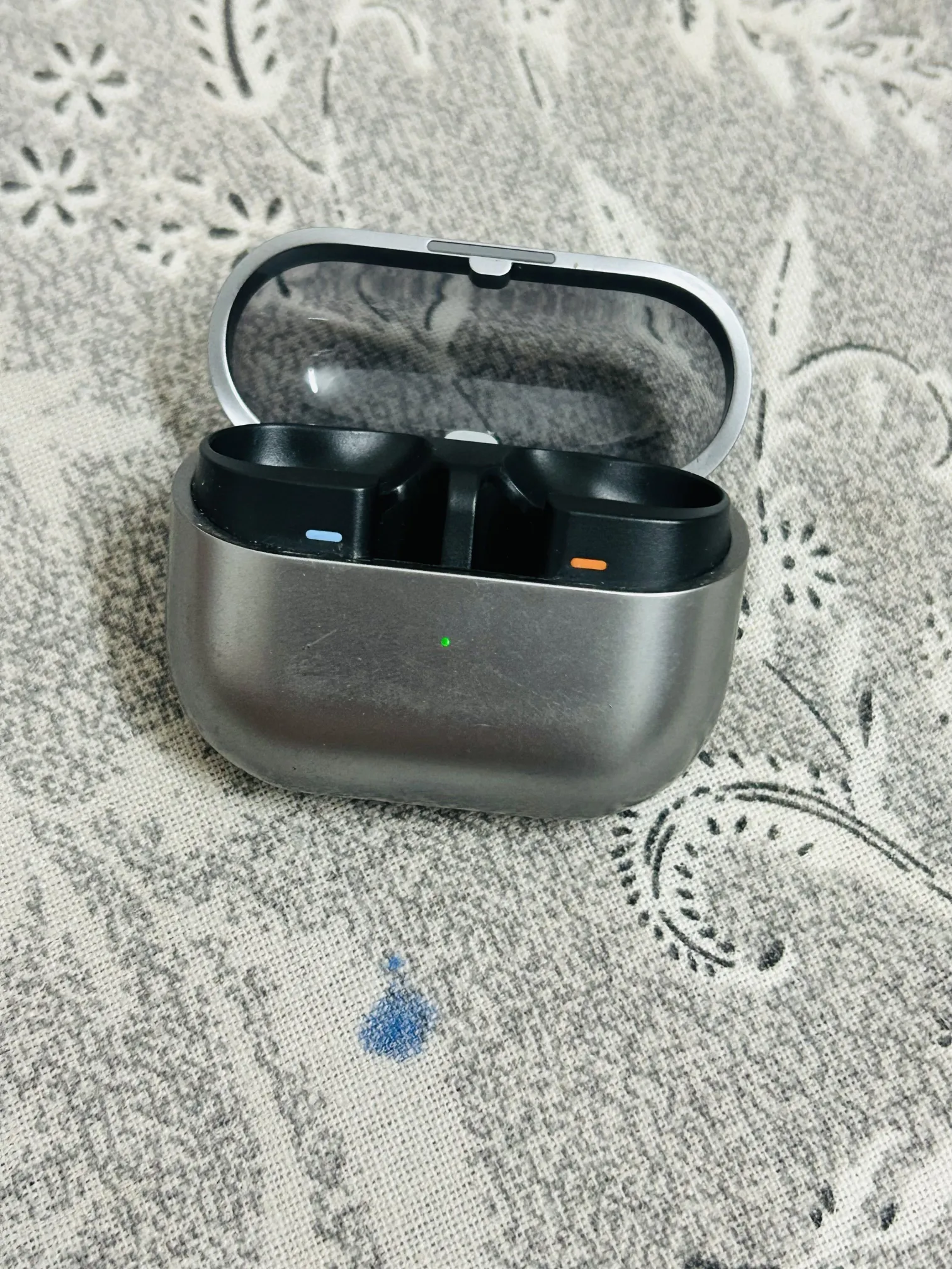 Buy used Samsung Galaxy Buds3 Pro, Good Condition, Grey Silver Wireless Earbuds online on Resellpur