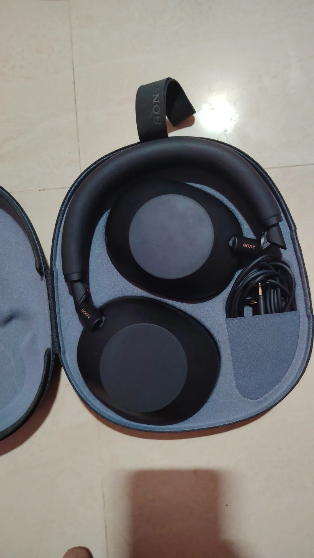 Sold second hand Sony WH-1000XM6 Wireless Noise Cancelling Headphones With Case on Resellpur