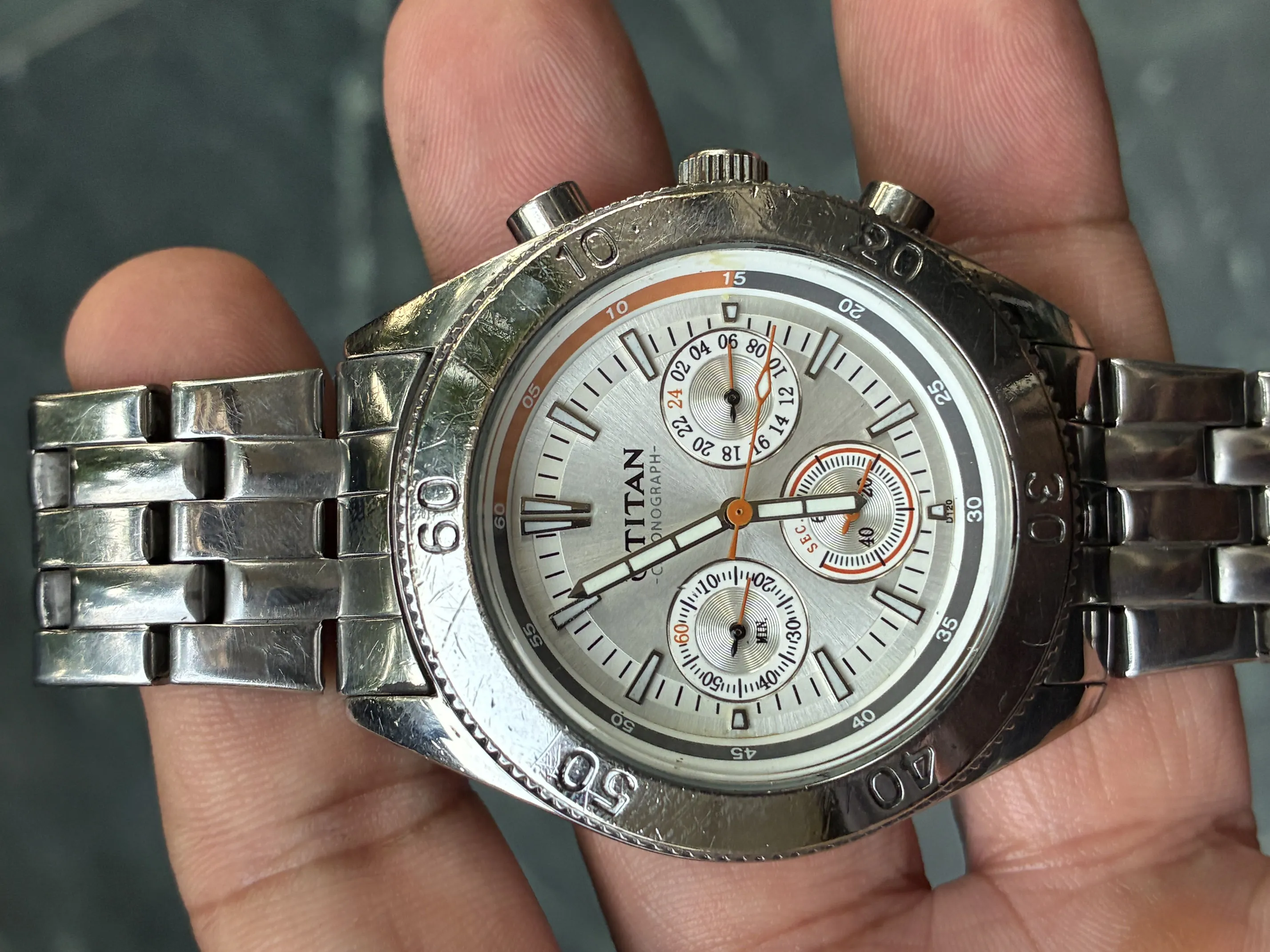 Buy used Titan Chronograph Quartz 40MM Bracelet Watch online on Resellpur