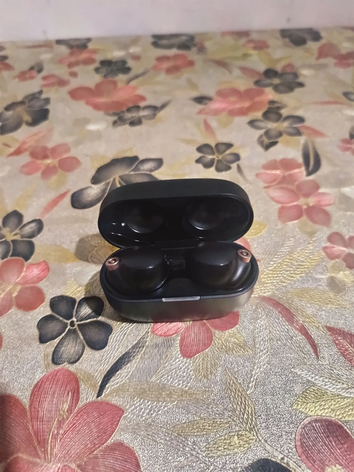 Buy used Sony WF-1000XM4 Refurbished Noise-cancelling Earbuds online on Resellpur