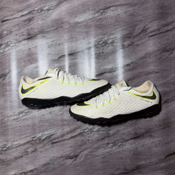 Nike Hypervenom TF Football Shoes UK9 White/black/yellow