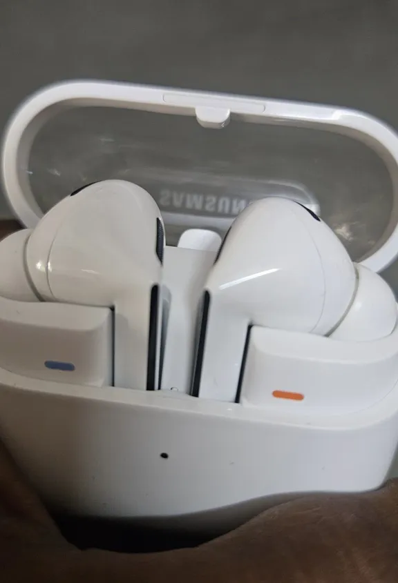 Sold second hand Samsung Galaxy Buds3 Pro - Used - Wireless Earbuds - White on Resellpur