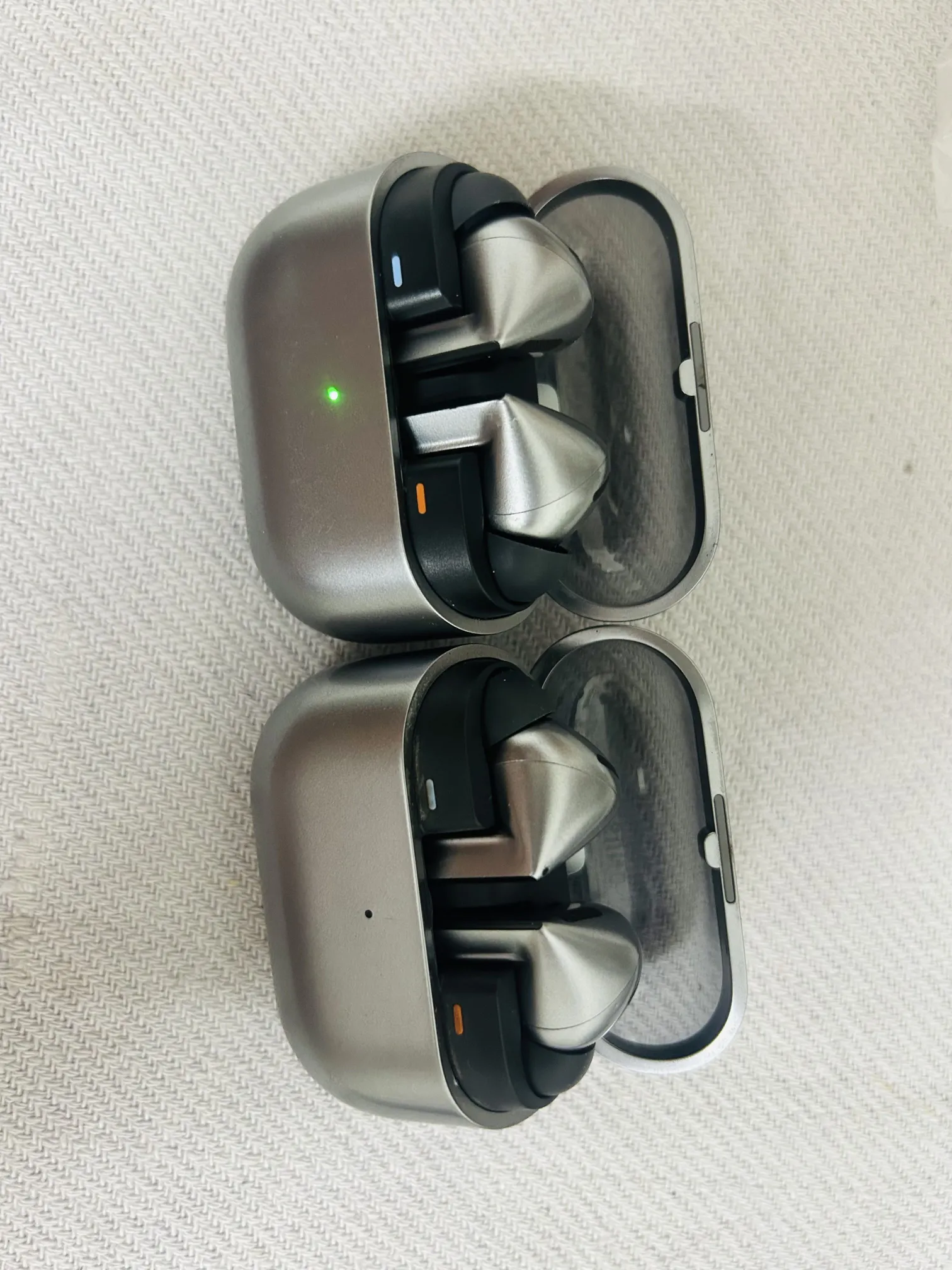 Sold second hand Samsung Galaxy Buds3 Pro - Used - Unisex - Wireless Earbuds - Silver - on Resellpur