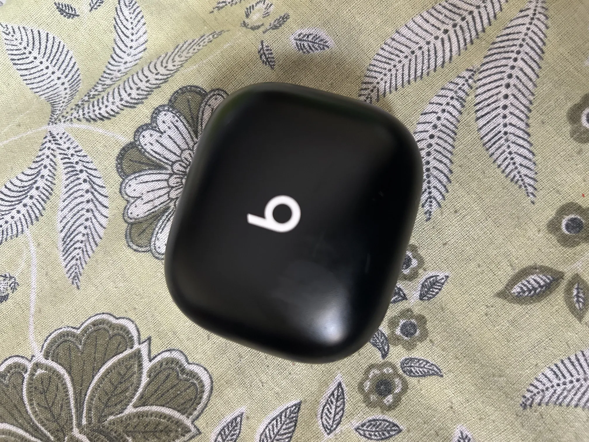Buy used Beats Powerbeats Pro 2 Charging Case USB-C Black online on Resellpur