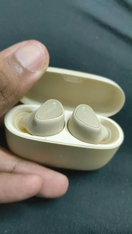 Sold second hand Jabra Elite 5 Wireless Earbuds Cream Good Condition With Case on Resellpur