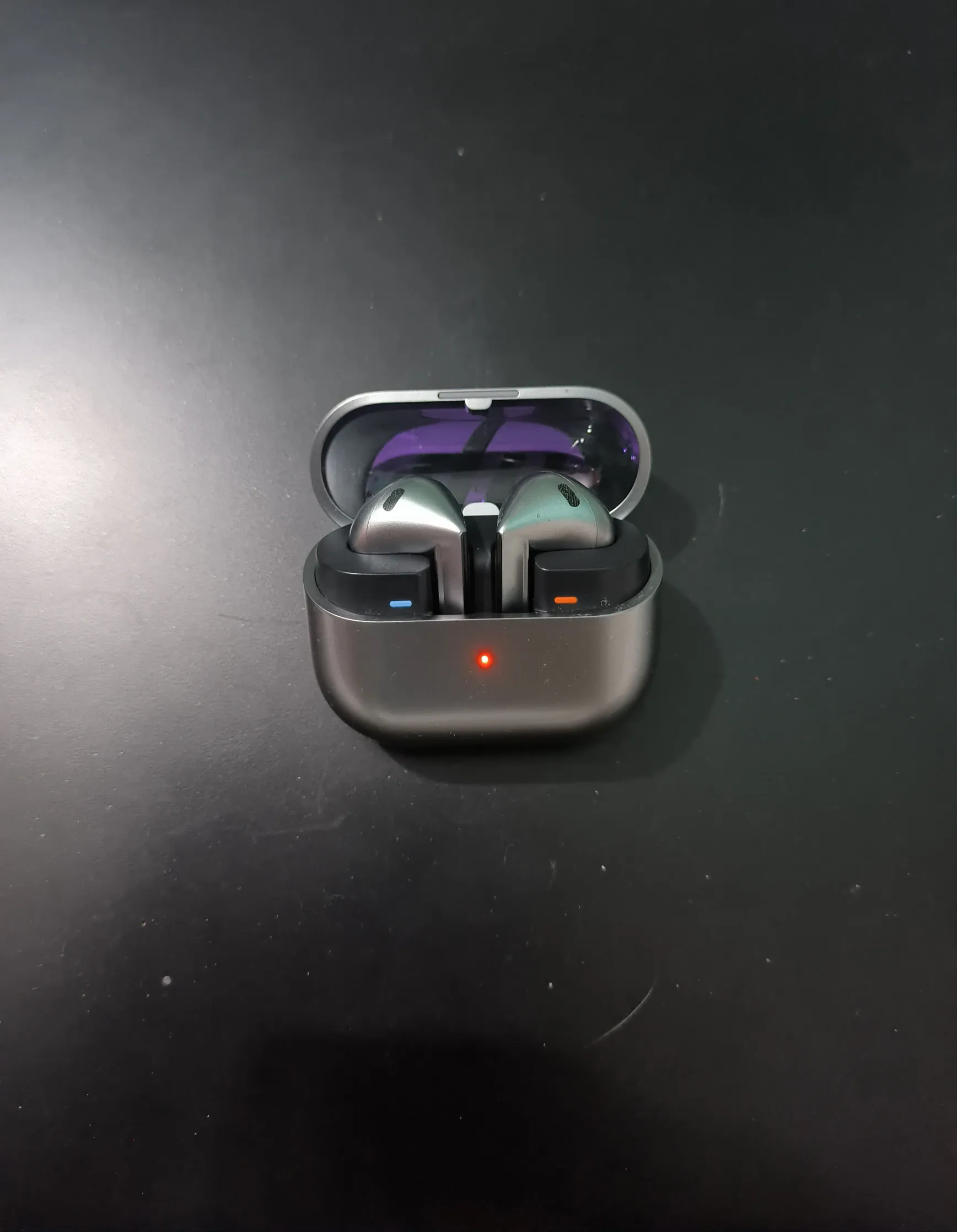 Buy used Samsung Galaxy Buds 3 Silver | Hi-fi Audio & AI Interpreter online on Resellpur