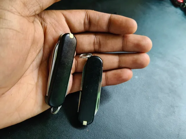 Sold second hand Victorinox Classic SD Black Swiss Army Knife Combo Of 2 – 58mm on Resellpur