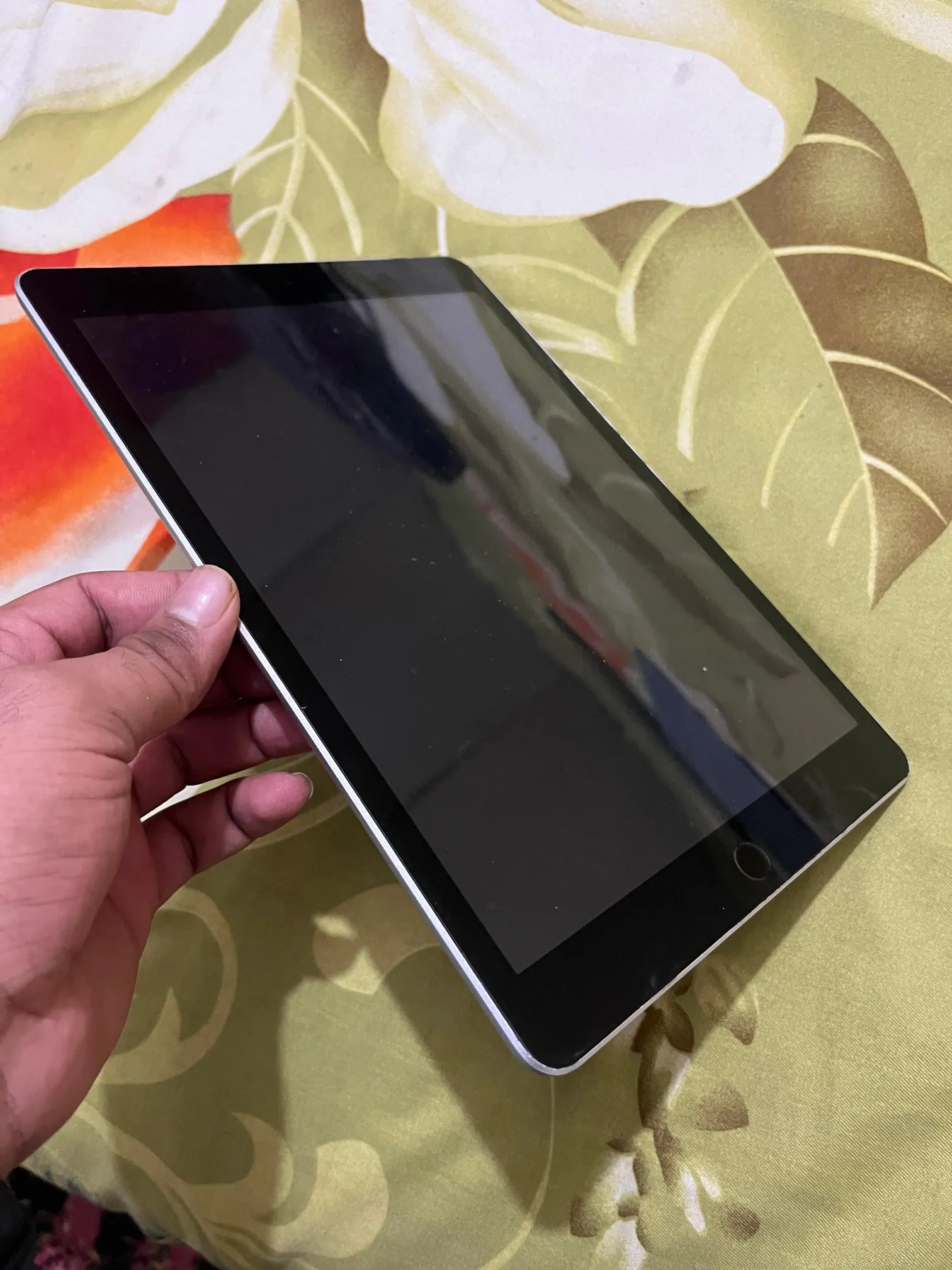 Buy used Apple Ipad 9th Gen 64GB Silver, Cellular, Includes Bill & Box online on Resellpur