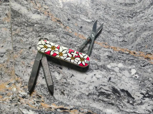 Buy used Victorinox Classic SD Edelweiss Swiss Army Knife 58mm Red White online on Resellpur