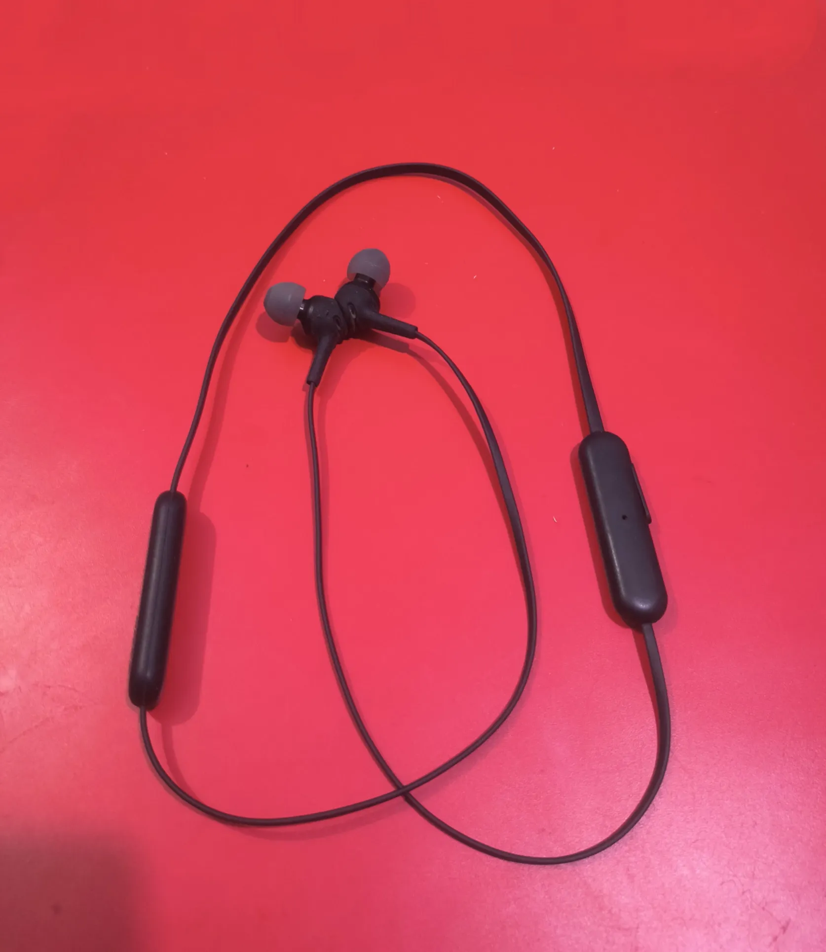 Sold second hand Sony WI-XB400 Wireless Neckband Headphones, Good Condition, Extra Bass on Resellpur