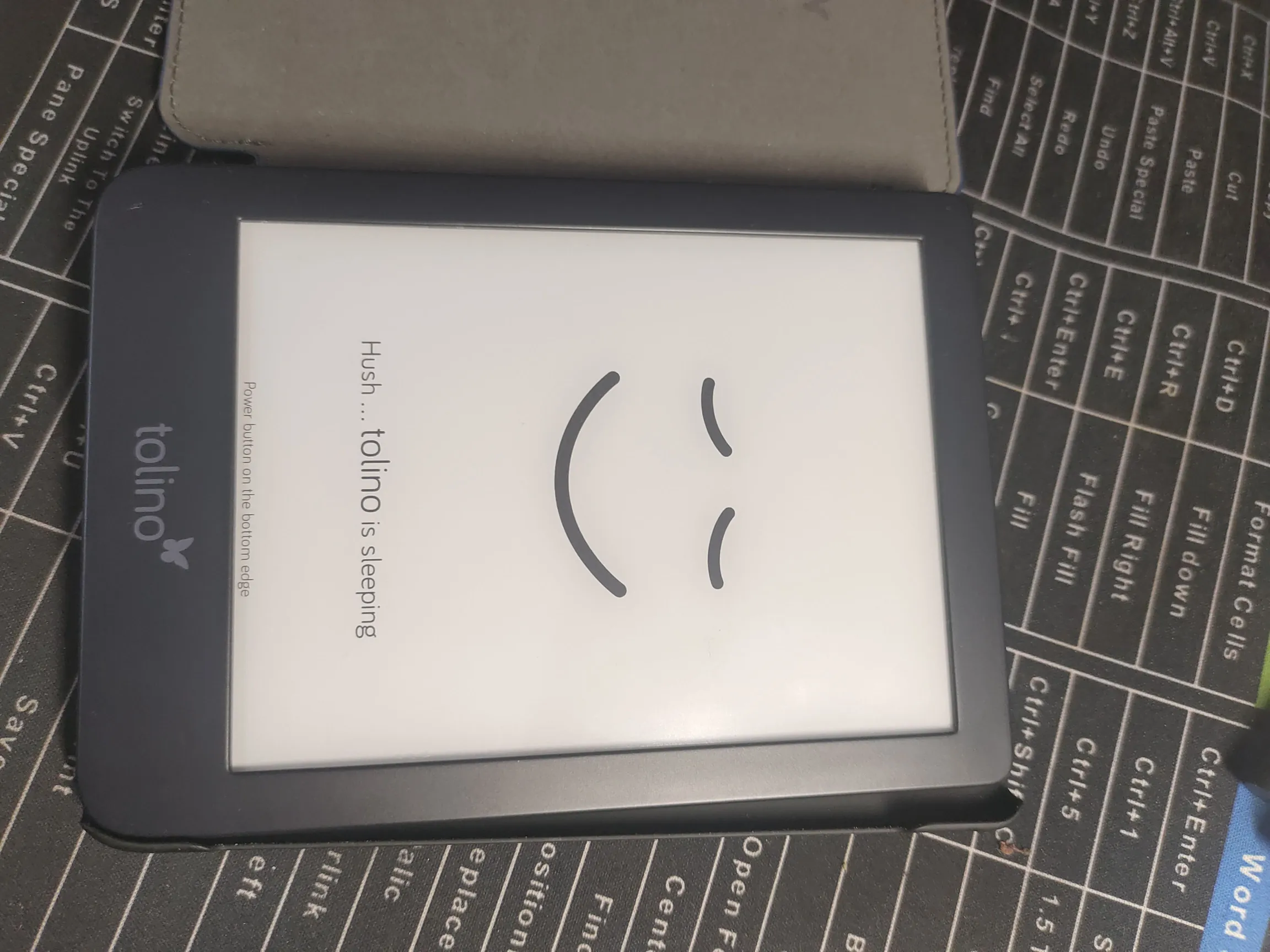 Buy used Tolino Ereader In Very Good Condition With Cover, Black, Warm Light Feature online on Resellpur