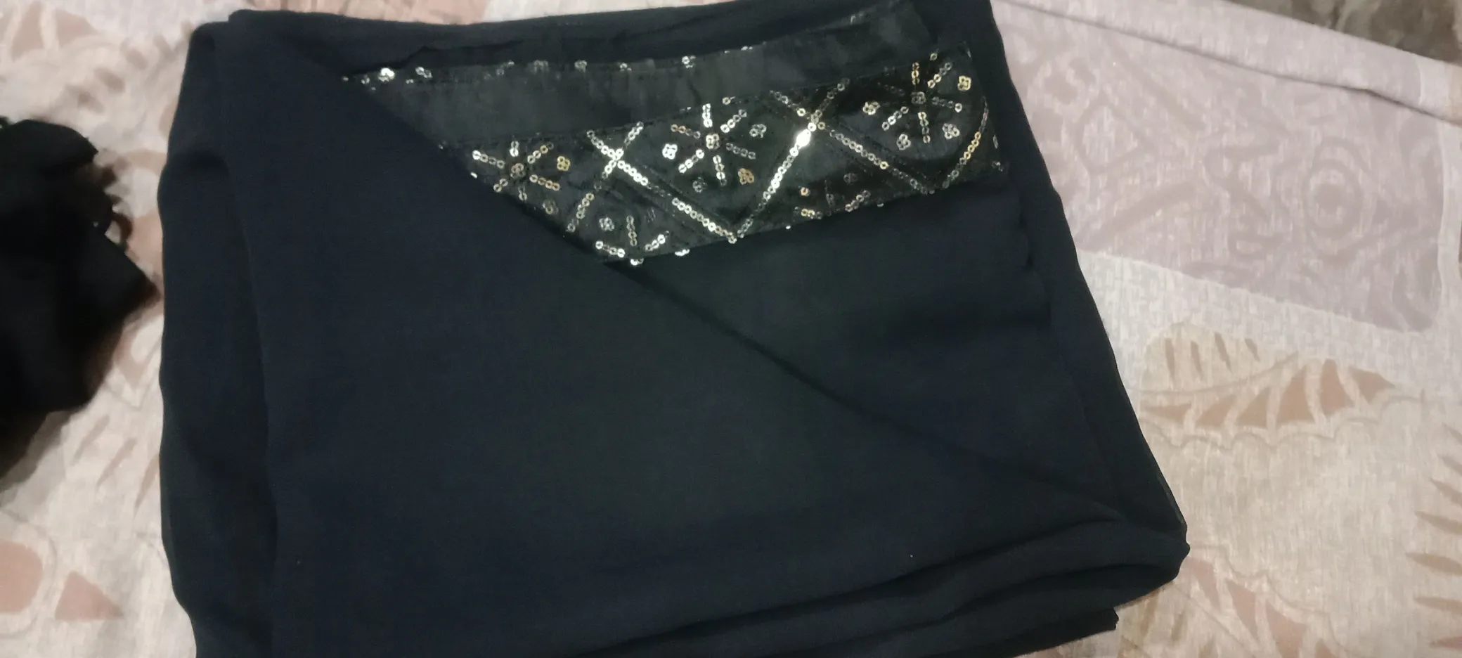 Elegant Women's Free-size Non-stretchable Black Saree With Stitched Blouse