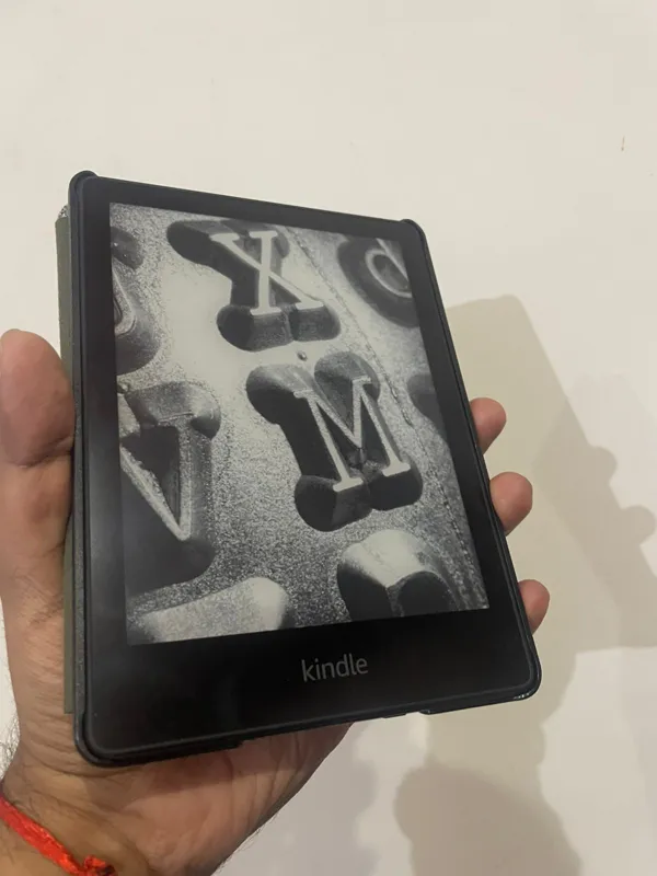 Sold second hand Kindle Paperwhite 11th Gen Mint Condition Black Magnetic Cover on Resellpur