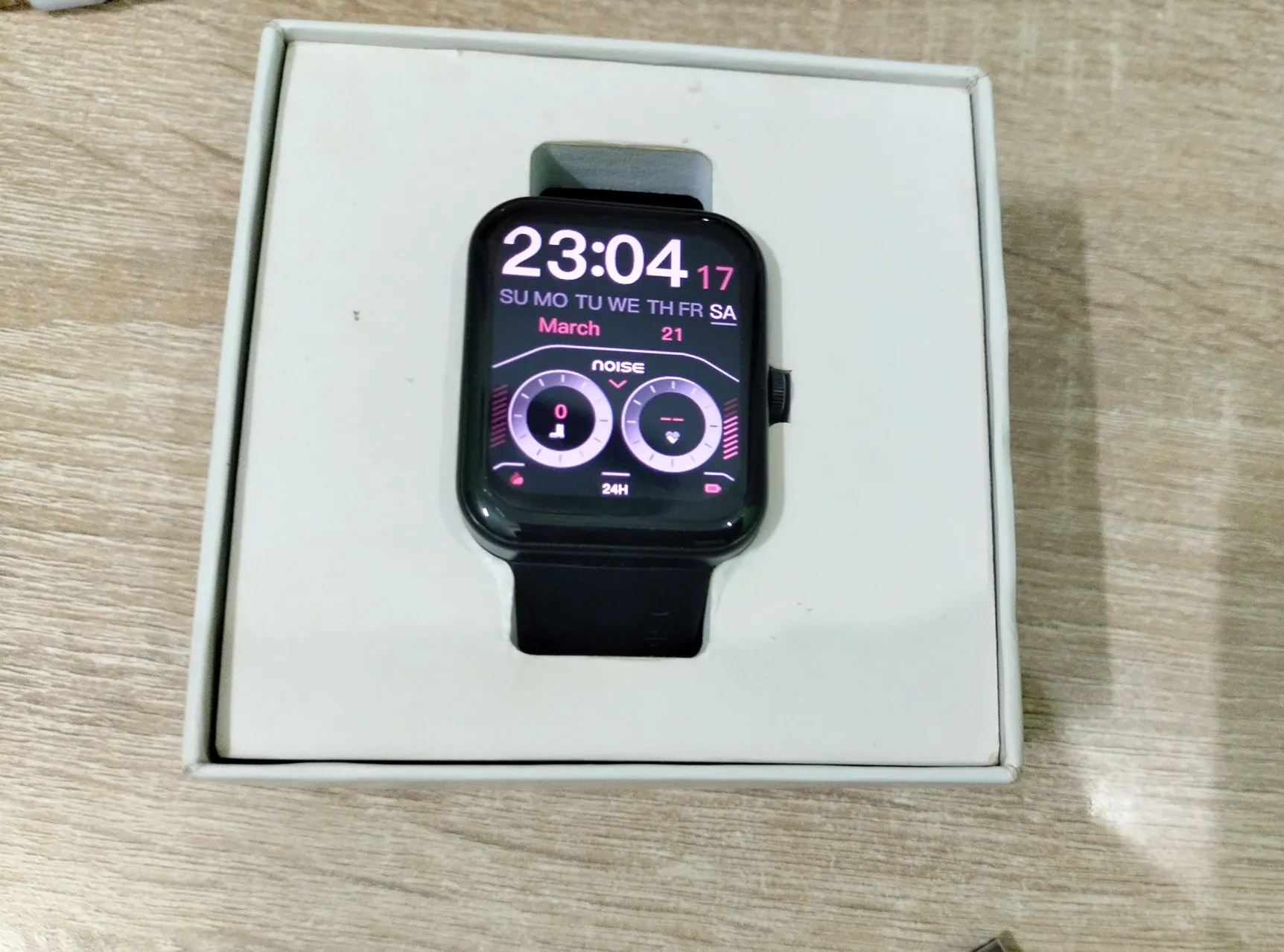 Noise Colorfit Caliber Buzz Like New Smartwatch Black 1.69" Touchscreen Bluetooth Calling