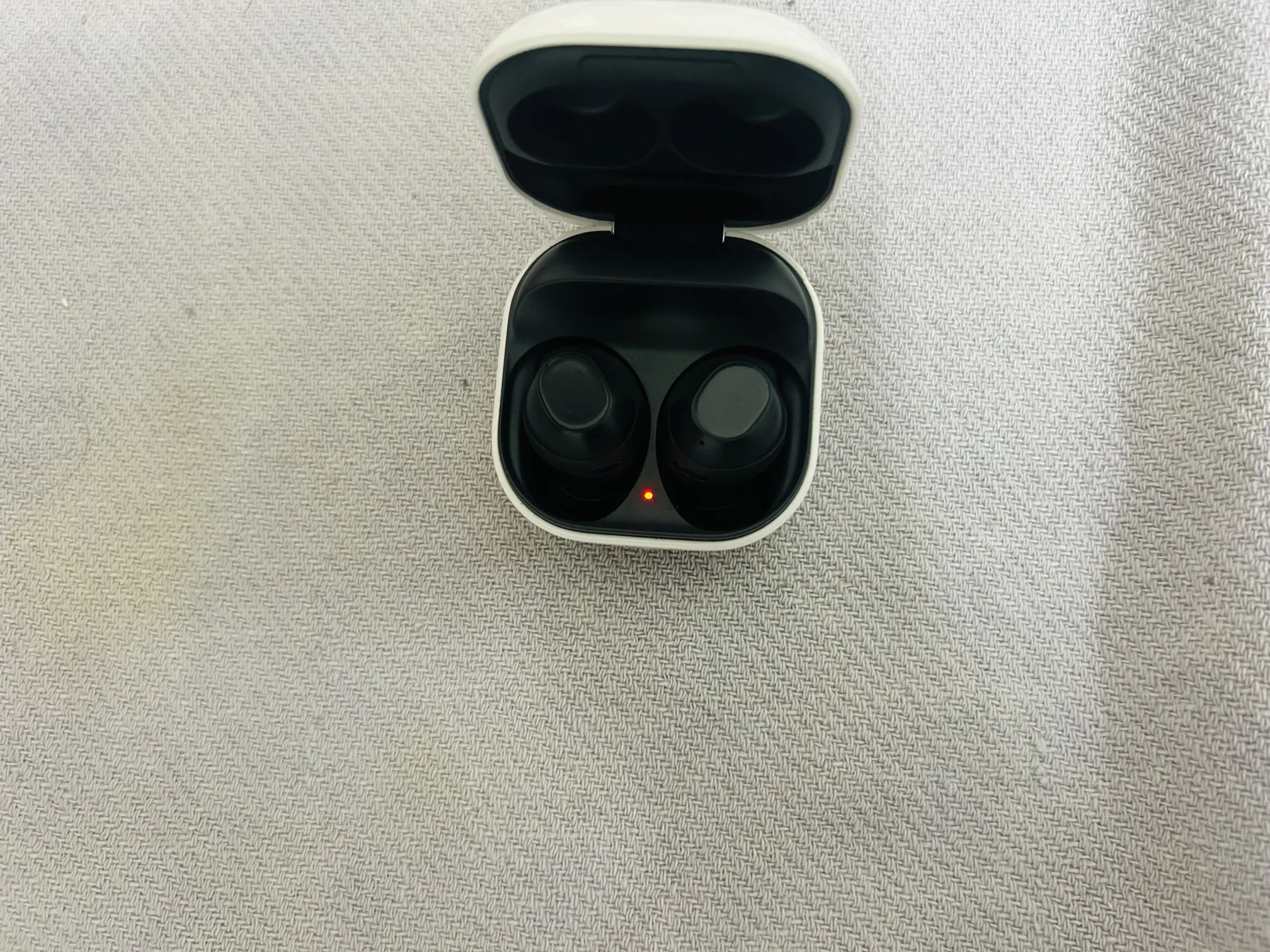 Buy used Samsung Galaxy Buds FE - Like New - Wireless/bluetooth Headphones - Black And White online on Resellpur
