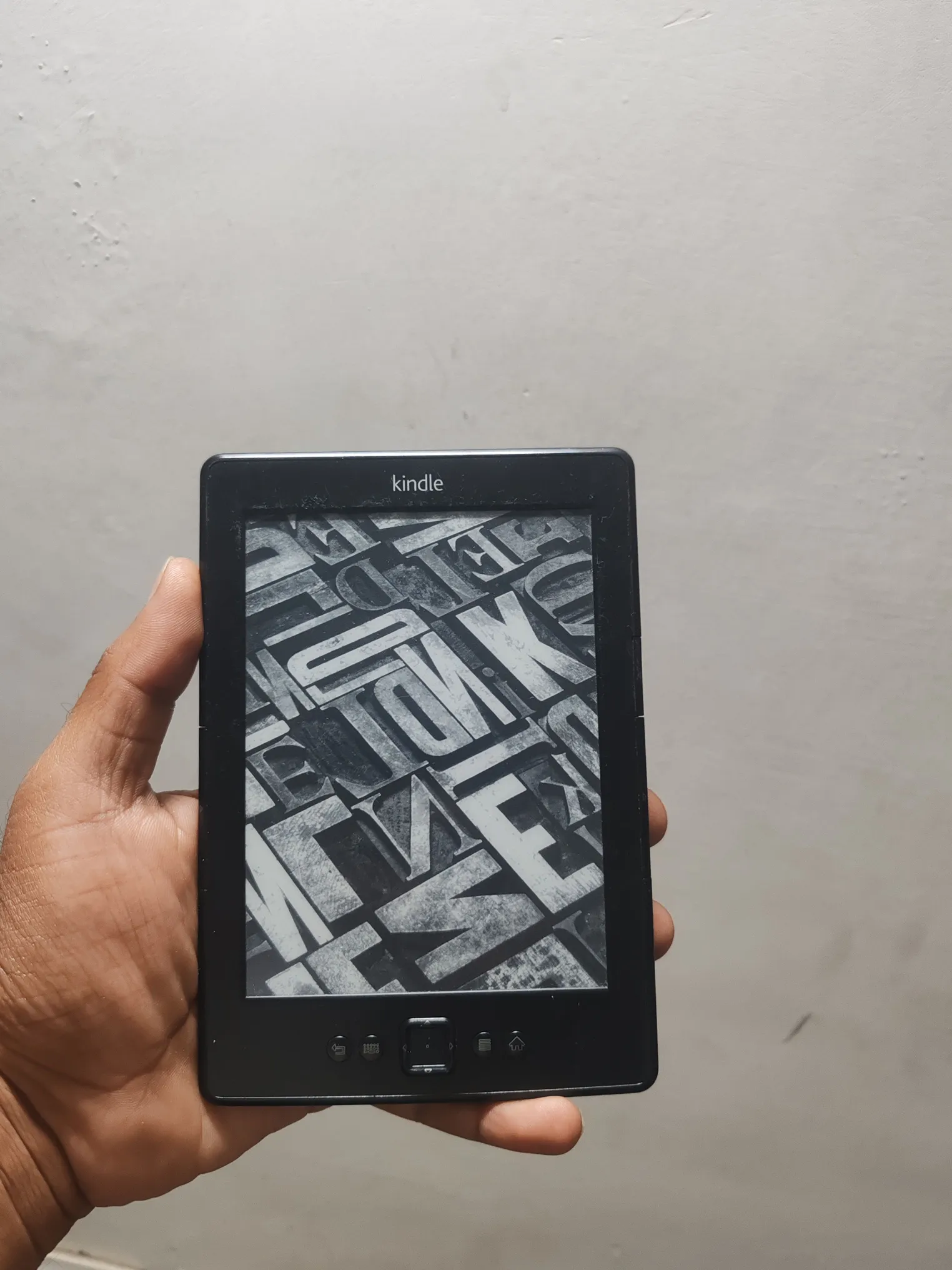 Buy used Kindle 4th Gen Used E-reader Black Non-touch With Page-turn Buttons online on Resellpur