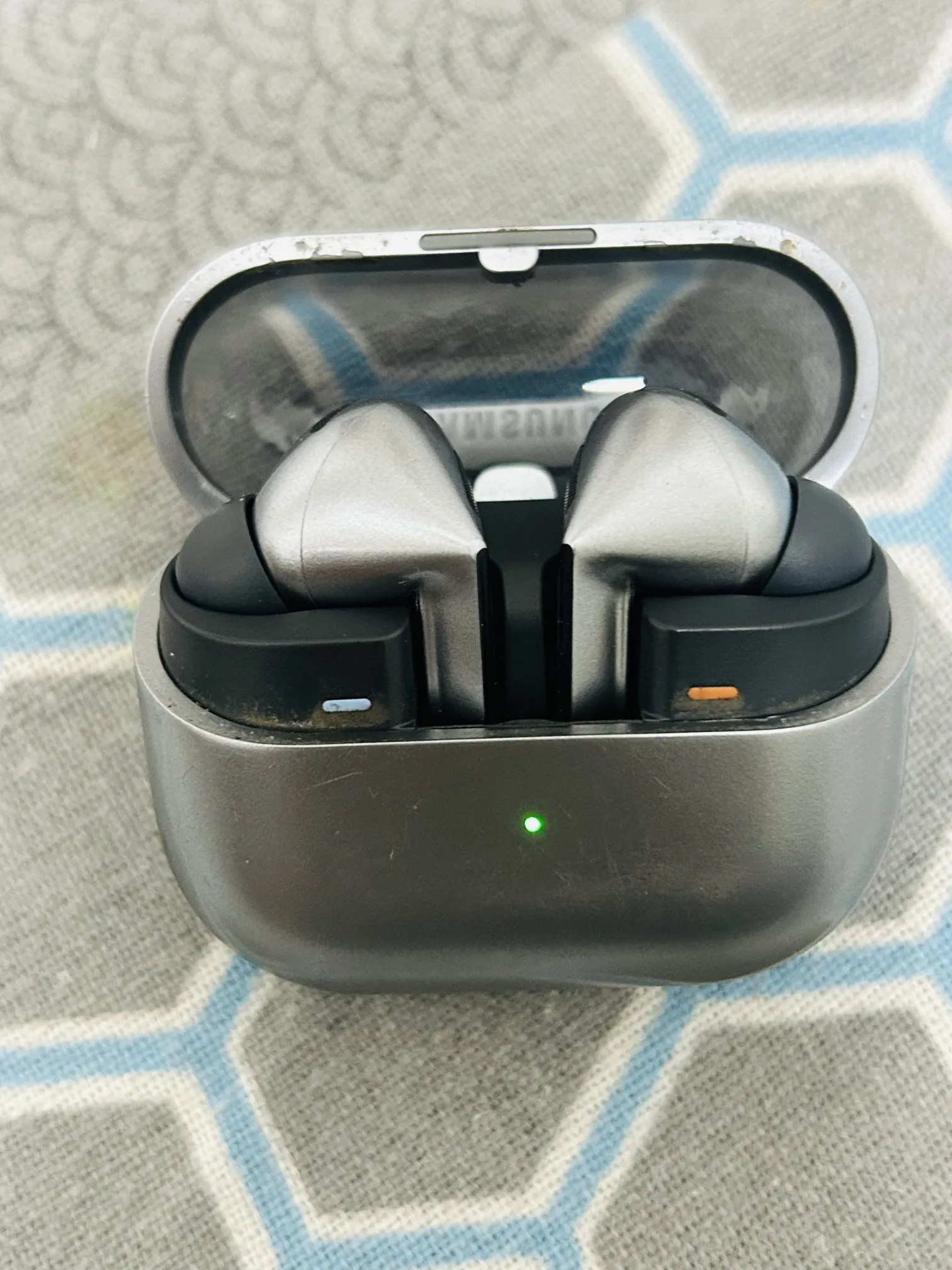Sold second hand Samsung Galaxy Buds3 Pro, Good Condition, Silver Black Wireless Earbuds on Resellpur
