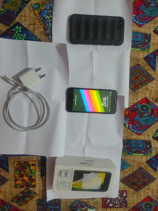 Buy used Apple Iphone SE 2020 Good Condition Smartphone Black 64GB Battery Health 78% online on Resellpur