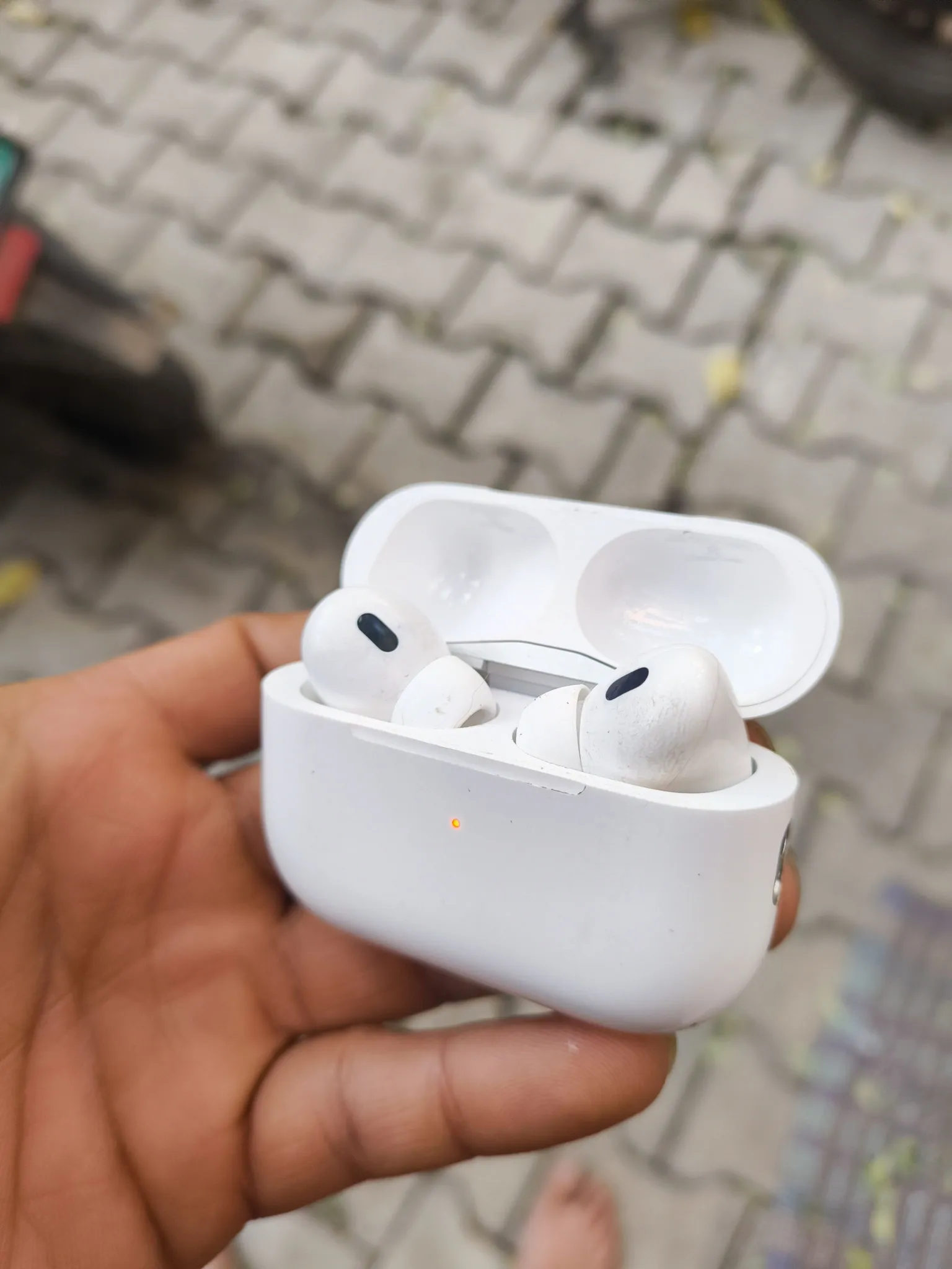 Buy used Apple Airpods Pro - Fully Working - White - Wireless Earbuds online on Resellpur
