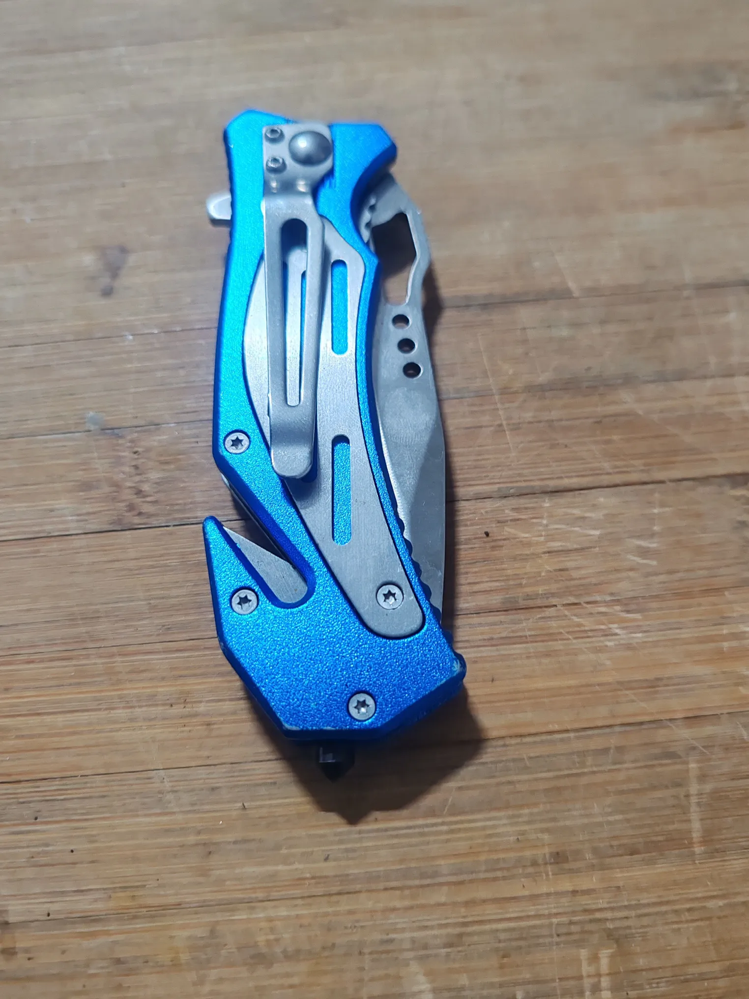 Buy used Swiss+tech Folding Rescue Knife Blue Metallic EDC Seatbelt Cutter online on Resellpur