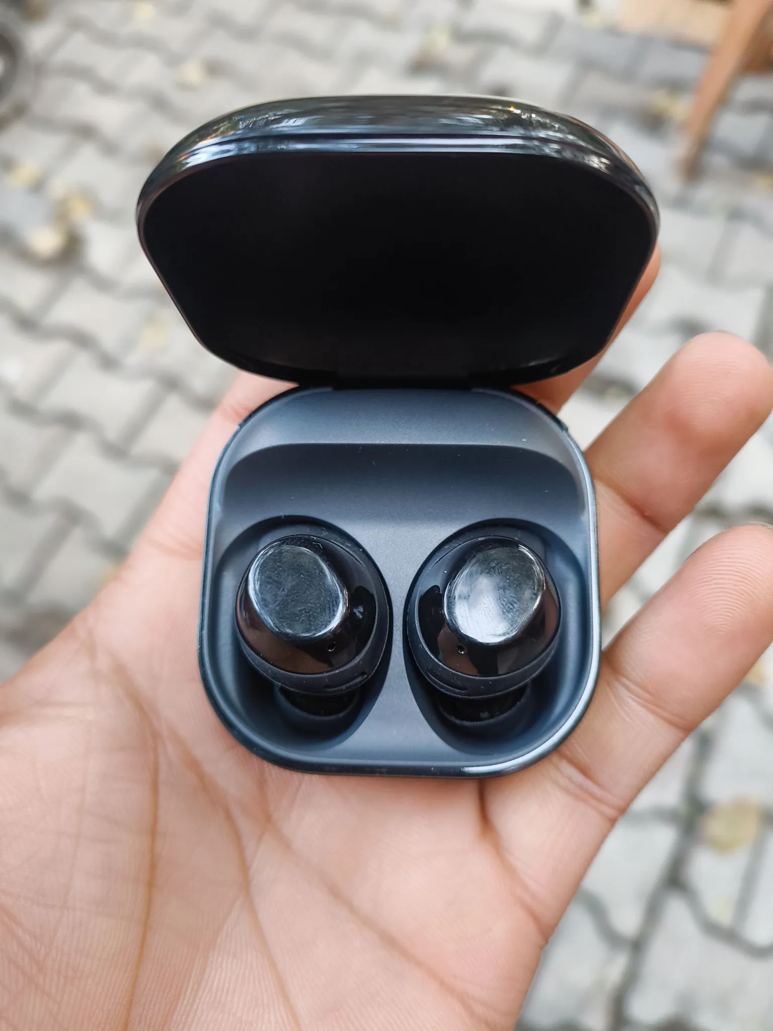 Buy used Samsung Galaxy Buds Core - Fully Working - Black - Wireless Earbuds online on Resellpur