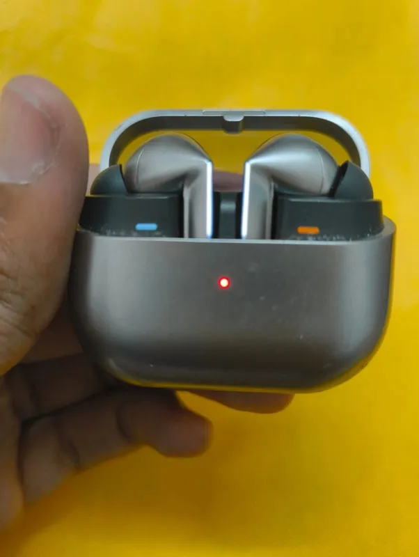 Buy used Samsung Galaxy Buds3 Pro - Used - Unisex - Earbuds - Gray - online on Resellpur