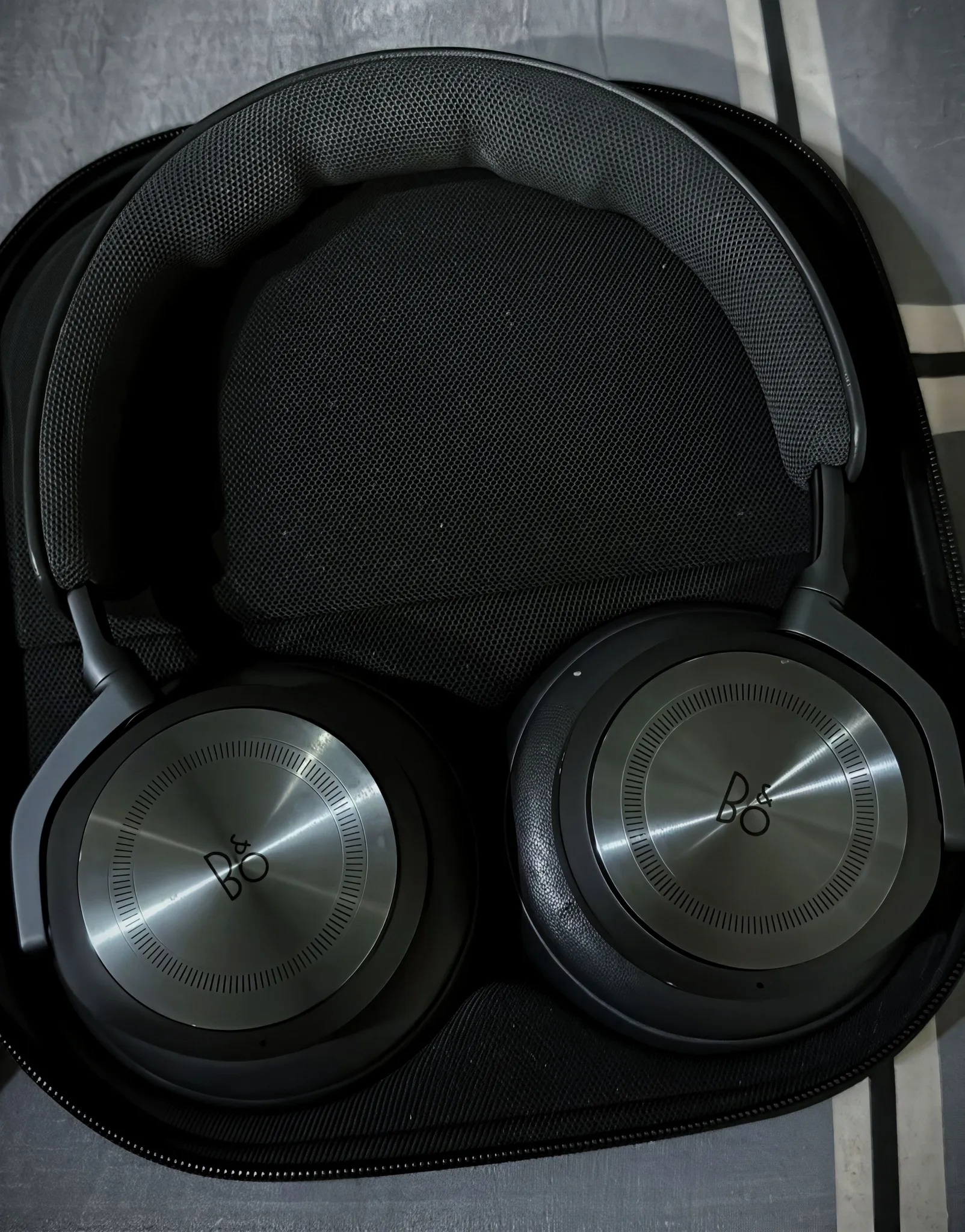 Buy used Bang & Olufsen Beoplay HX Headphones - Mint Condition - Black online on Resellpur