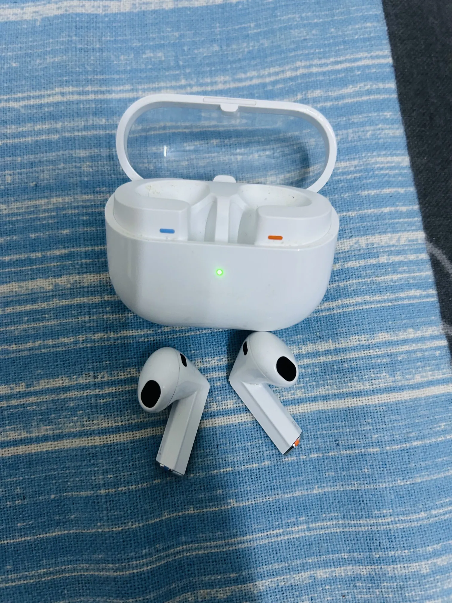 Buy used Samsung Galaxy Buds3 - Used - Wireless Earbuds - White online on Resellpur