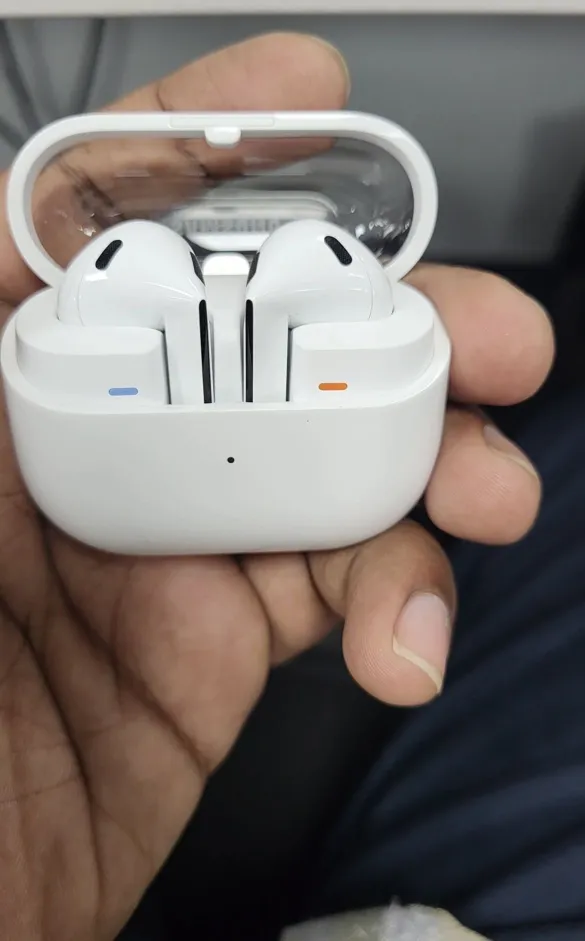 Buy used Samsung Galaxy Buds3 Like New Wireless Earbuds White Superb Sound Quality online on Resellpur