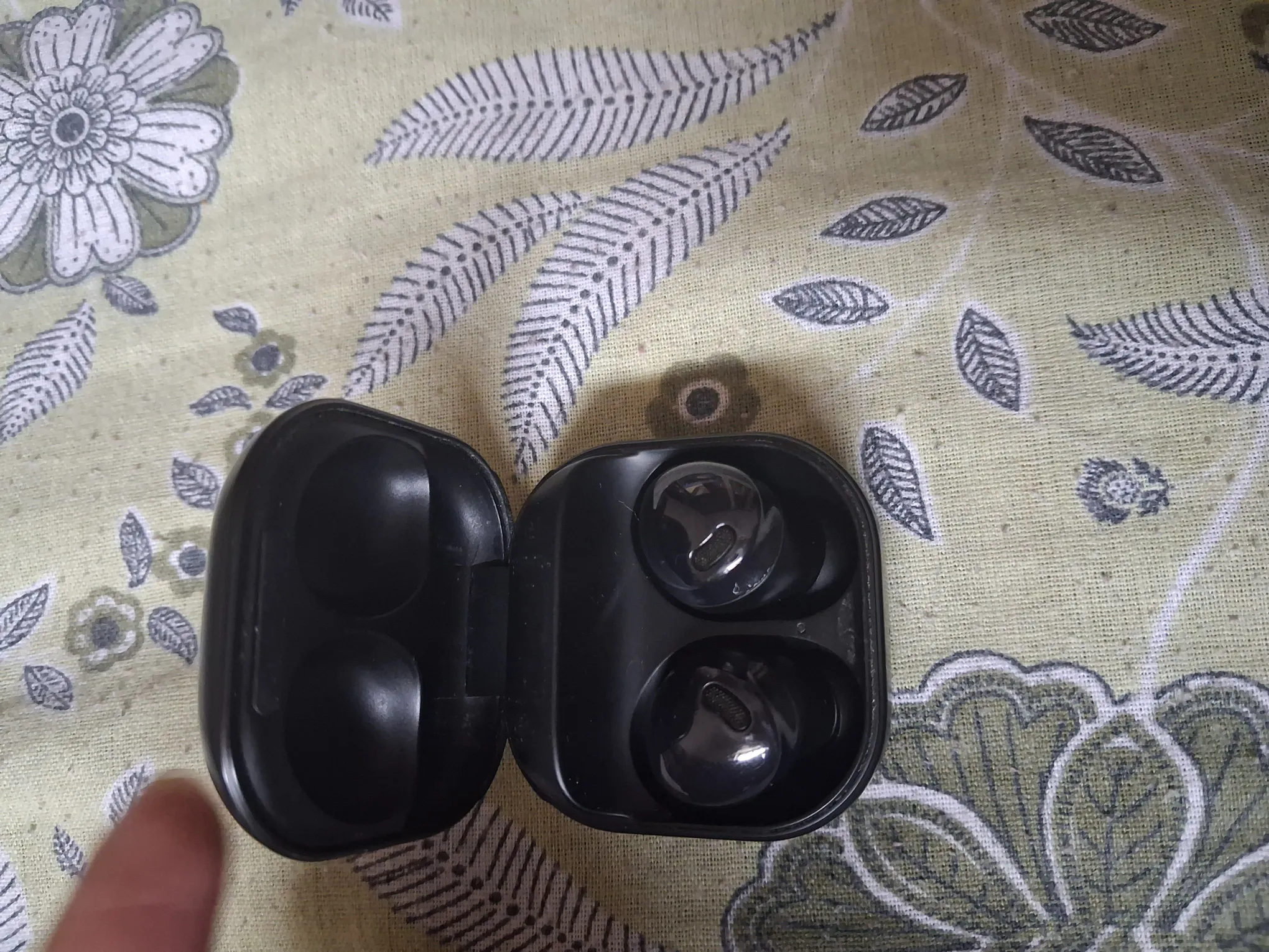 Buy used Samsung Galaxy Buds Pro Black Wireless Earbuds With ANC online on Resellpur