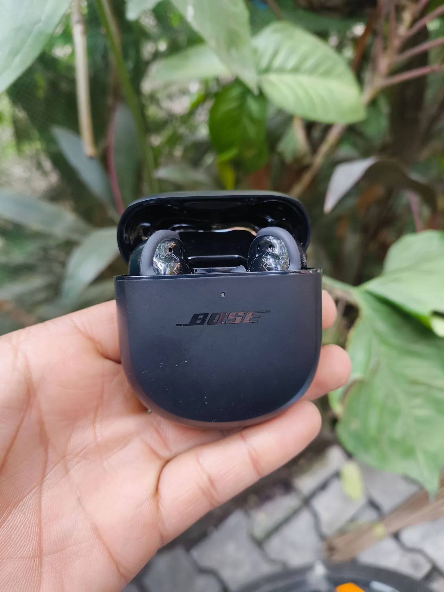 Buy used Bose Quietcomfort Ultra Used Black Wireless Earbuds With Charging Case online on Resellpur