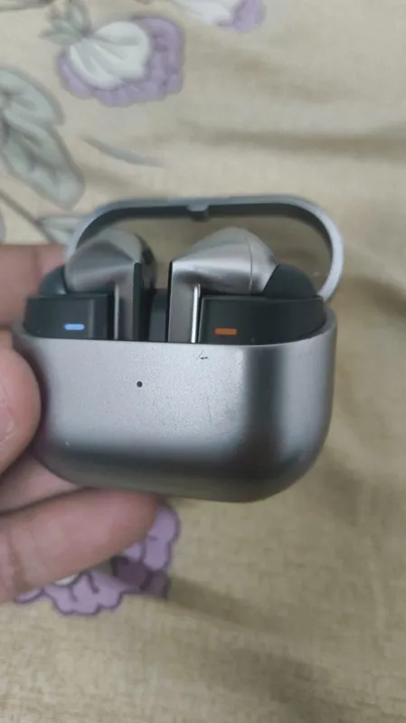 Buy used Samsung Galaxy Buds3 Pro - Average Condition - Wireless Earbuds - Gray online on Resellpur