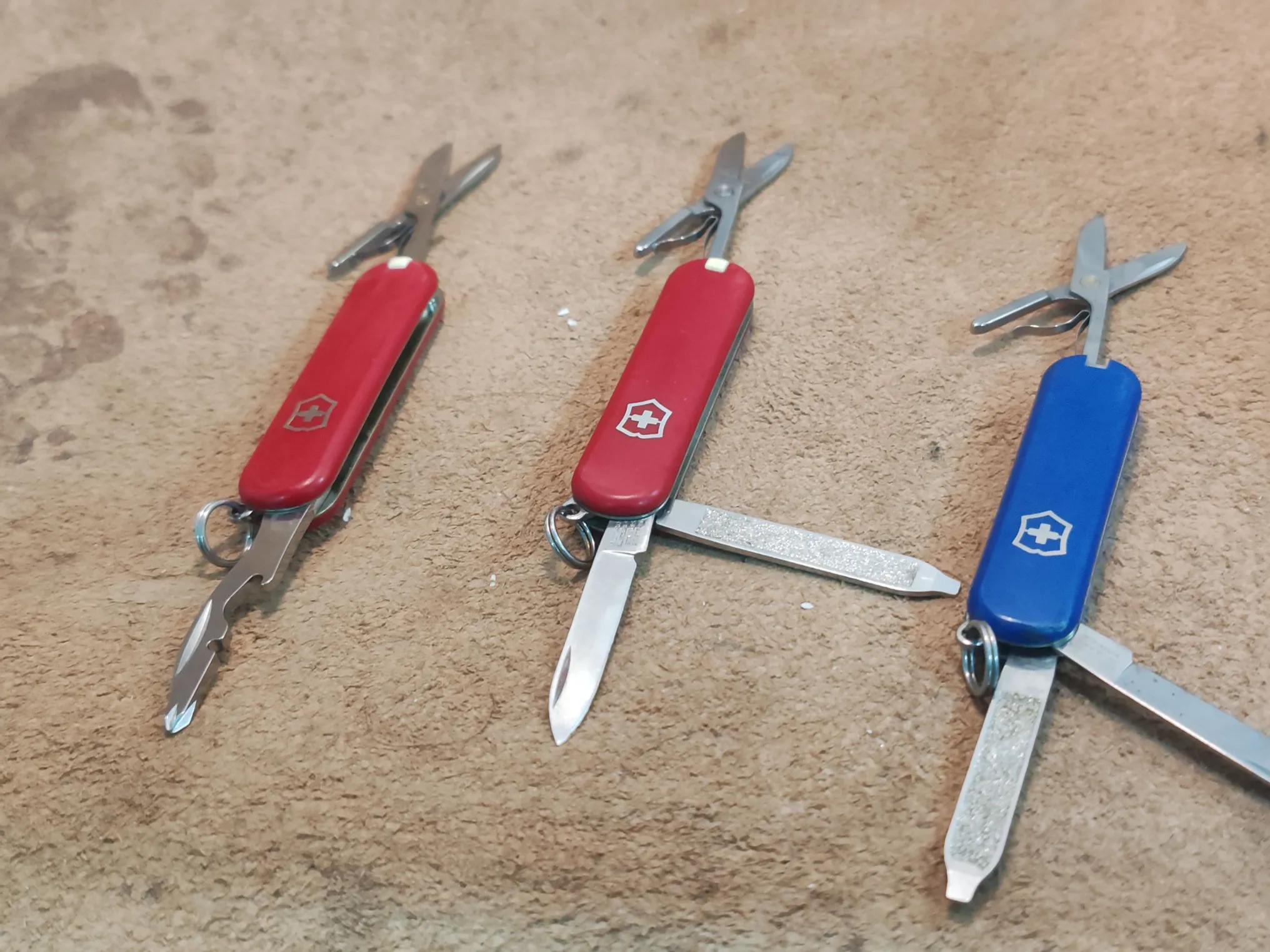 Buy used Victorinox Classic SD + Jetsetter + Classic SD Blue Combo | Swiss Army Knife EDC Bundle online on Resellpur