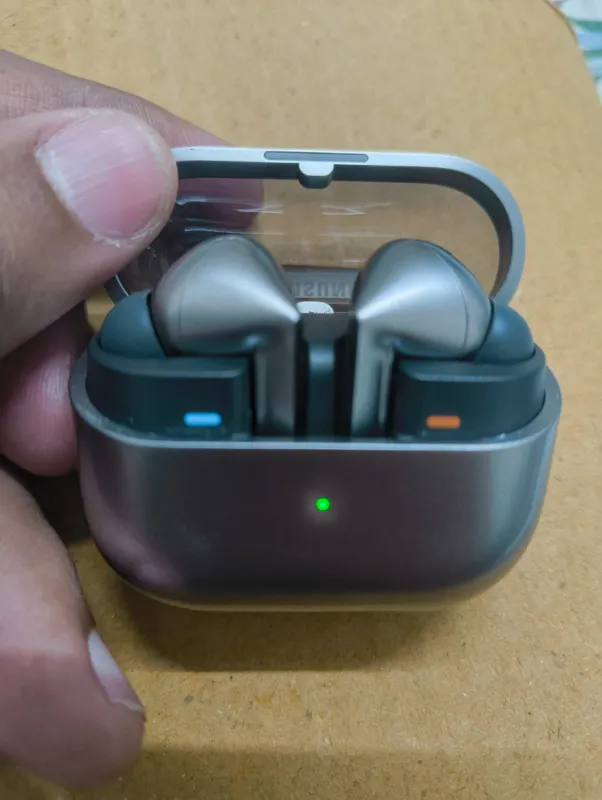 Buy used Samsung Galaxy Buds3 Pro - Used - Unisex - Earbuds - Gray - - AI Sound Customization online on Resellpur