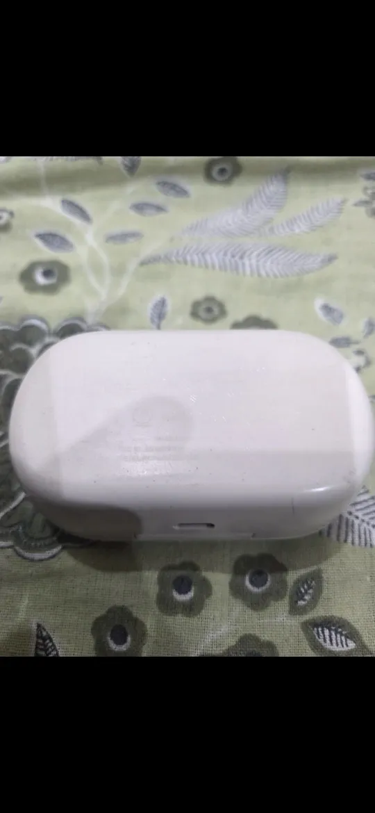 Buy used Bose Quietcomfort Earbud Charging Case White online on Resellpur