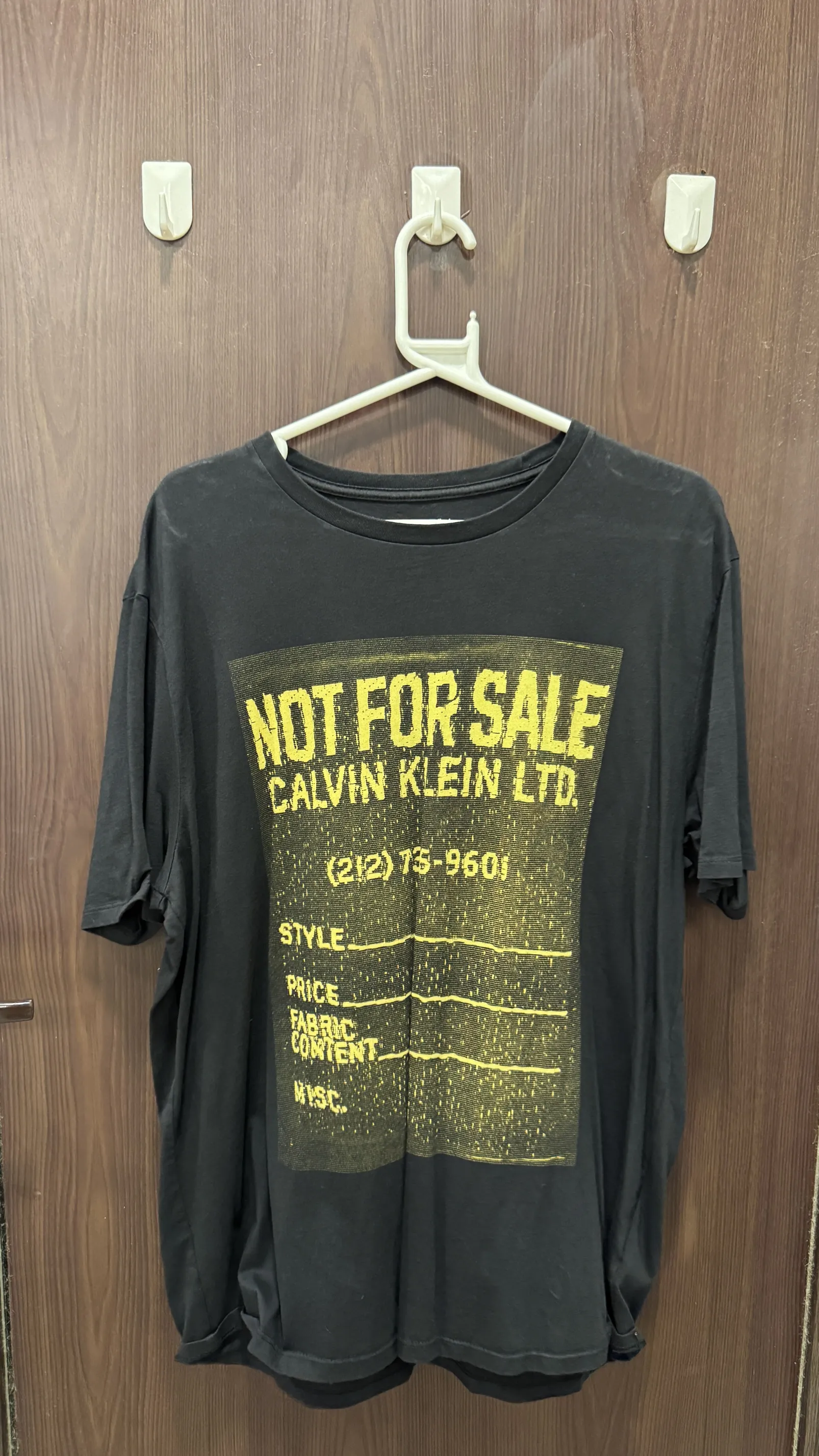 Buy used Calvin Klein Good Condition Men's T-shirt Black L Stretchable online on Resellpur