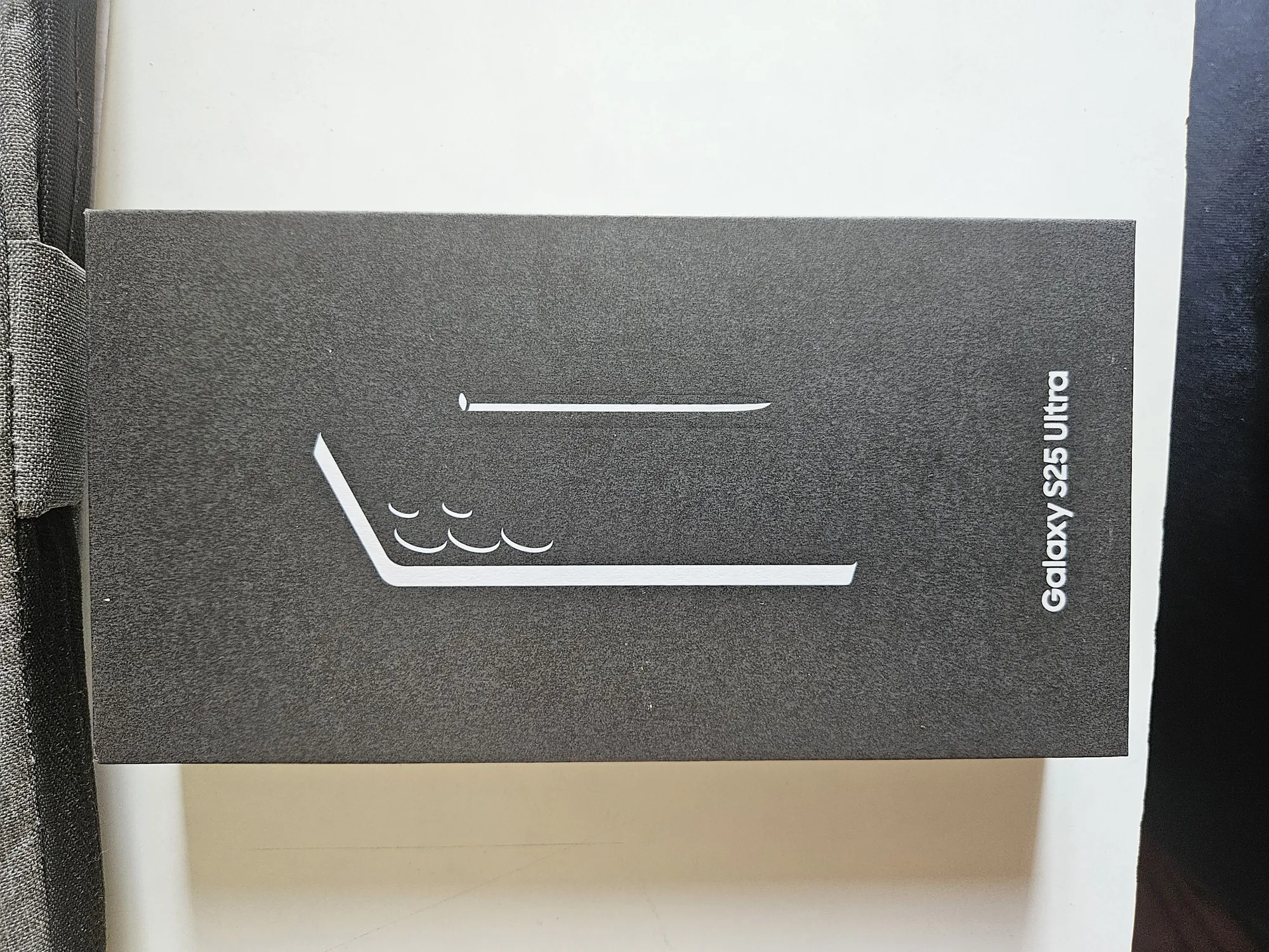 Buy used Samsung Galaxy S25 Ultra Like New Dark Grey 256GB online on Resellpur