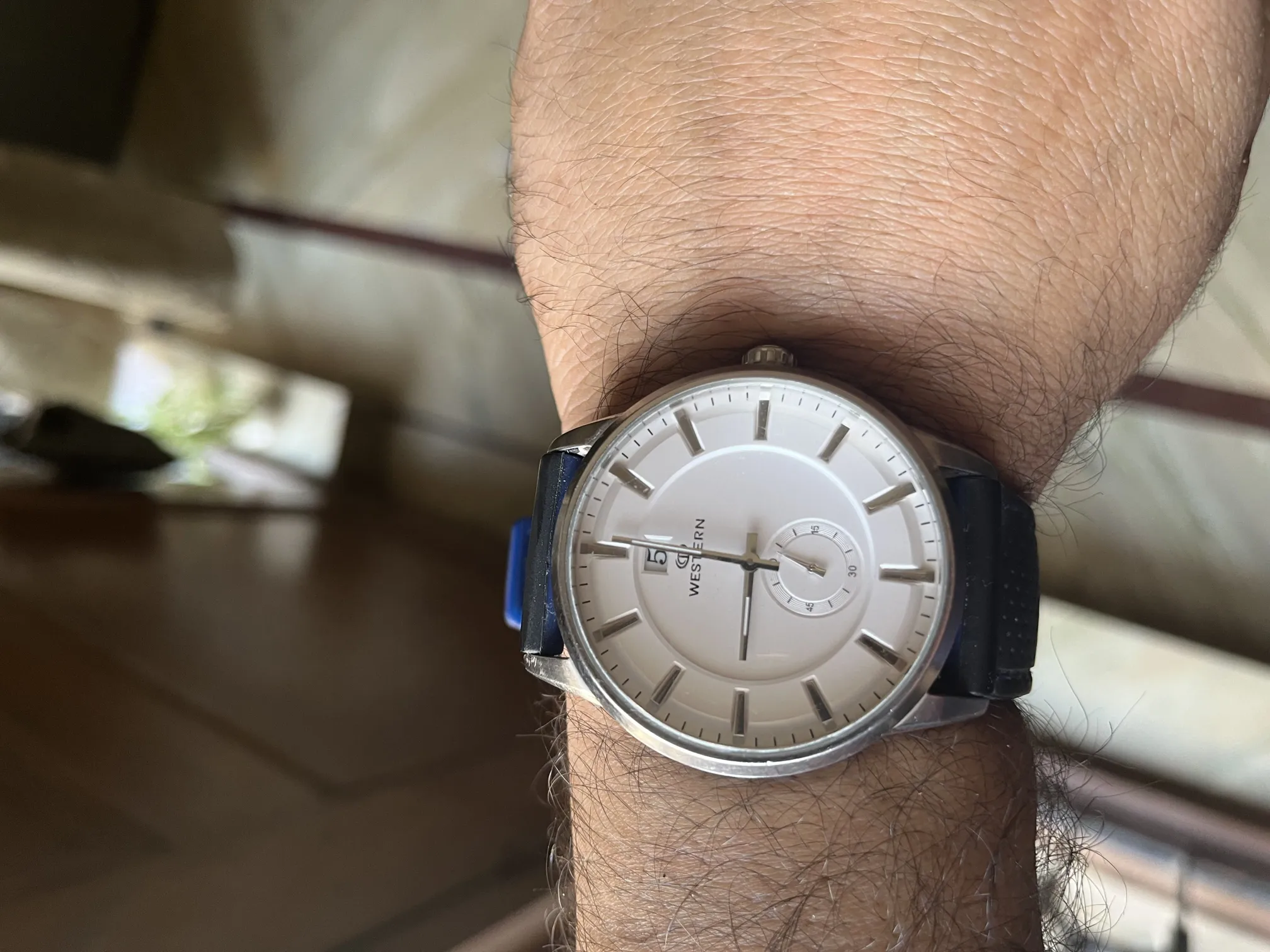 Buy used Western Quartz Watch - Used - Unisex - White - 42mm - Small Seconds & Date Feature online on Resellpur