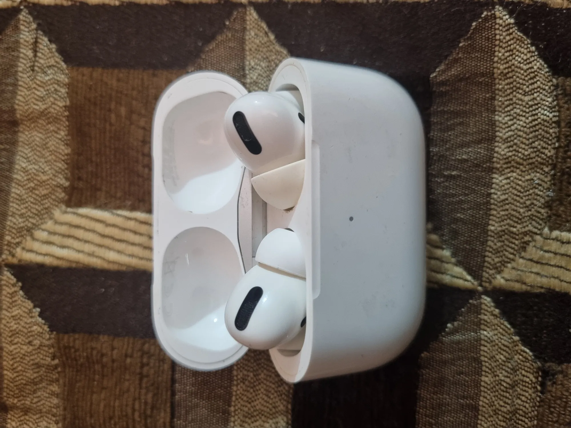 Sold second hand Apple Airpods Pro White Good Condition True Wireless Earbuds on Resellpur