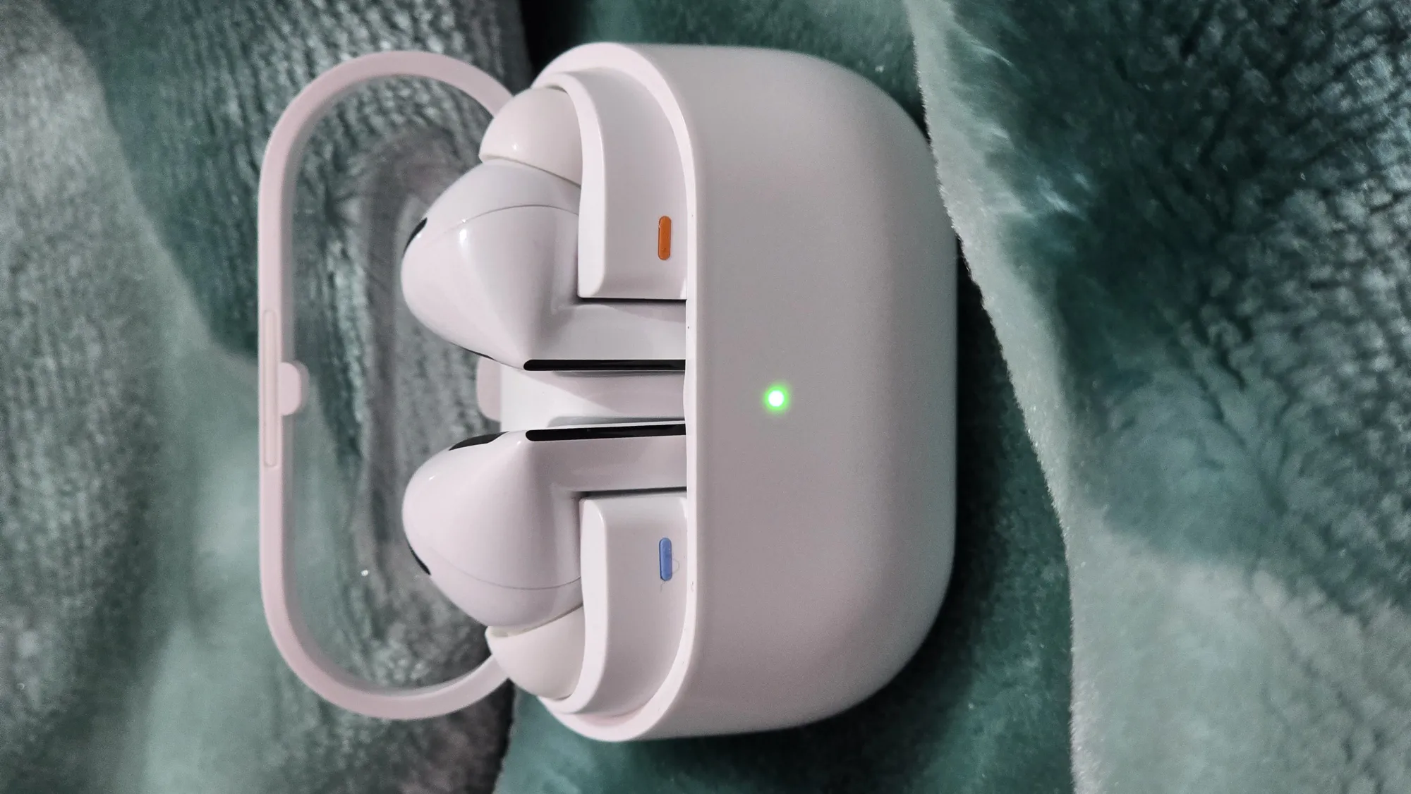 Buy used Samsung Buds 3 Pro | Used | Earbuds | White | Original With Box online on Resellpur