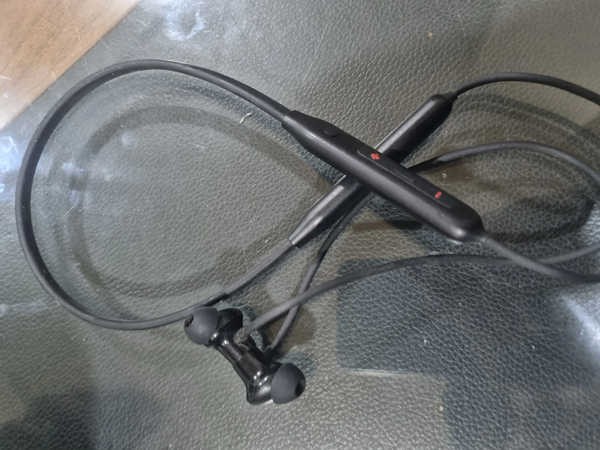 Buy used Oneplus Bullets Neckband Wireless Earphones Black online on Resellpur
