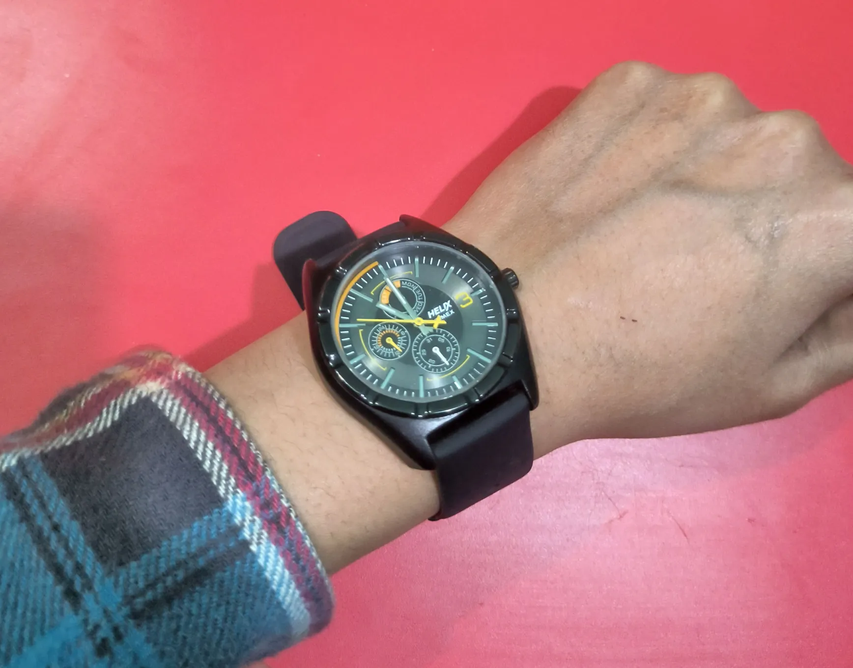 Buy used Timex Helix Analog Watch Men Pre-owned Quartz Round Dial online on Resellpur