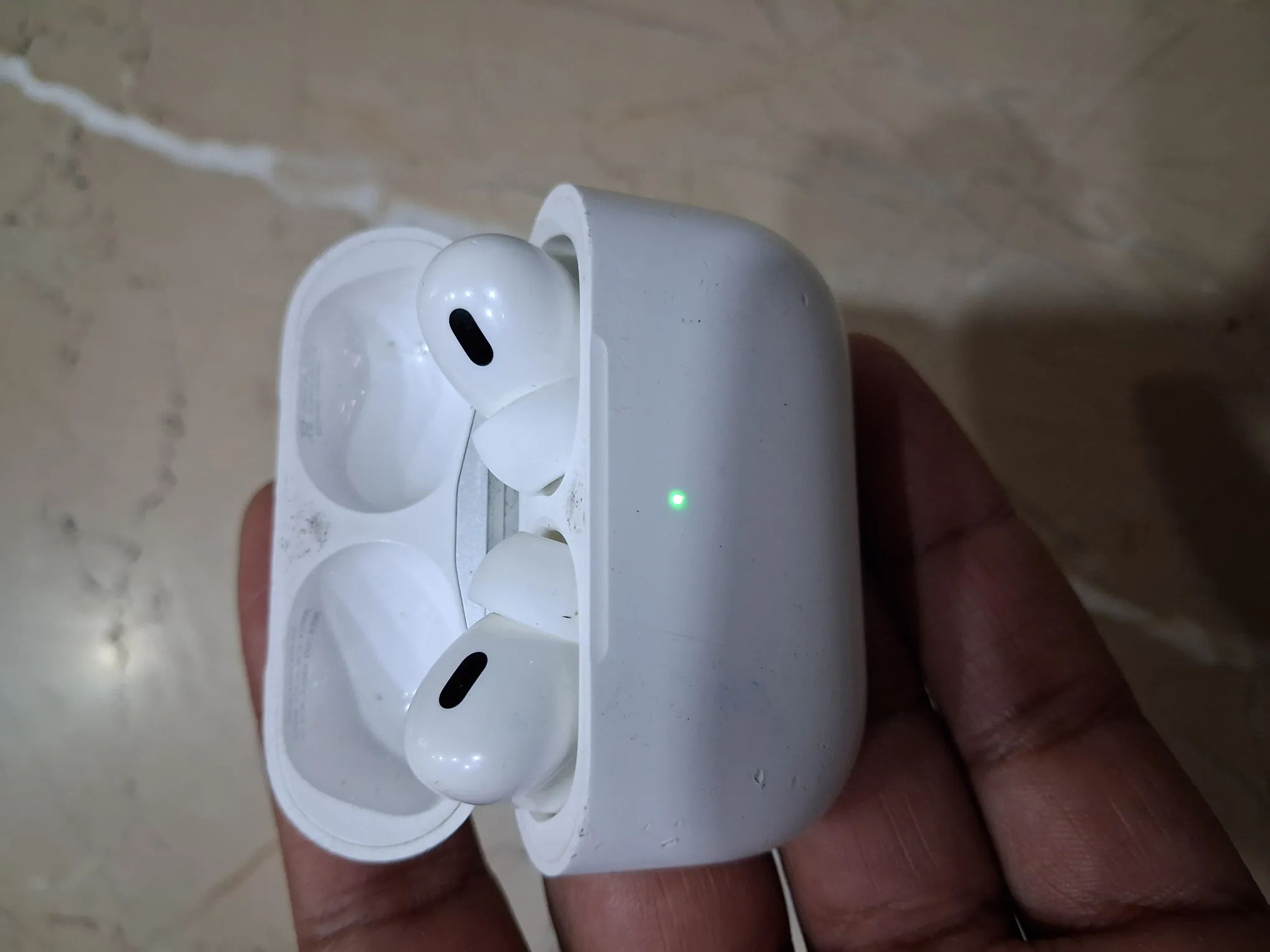 Buy used Apple Airpods Pro 2 White Wireless Earbuds With ANC online on Resellpur