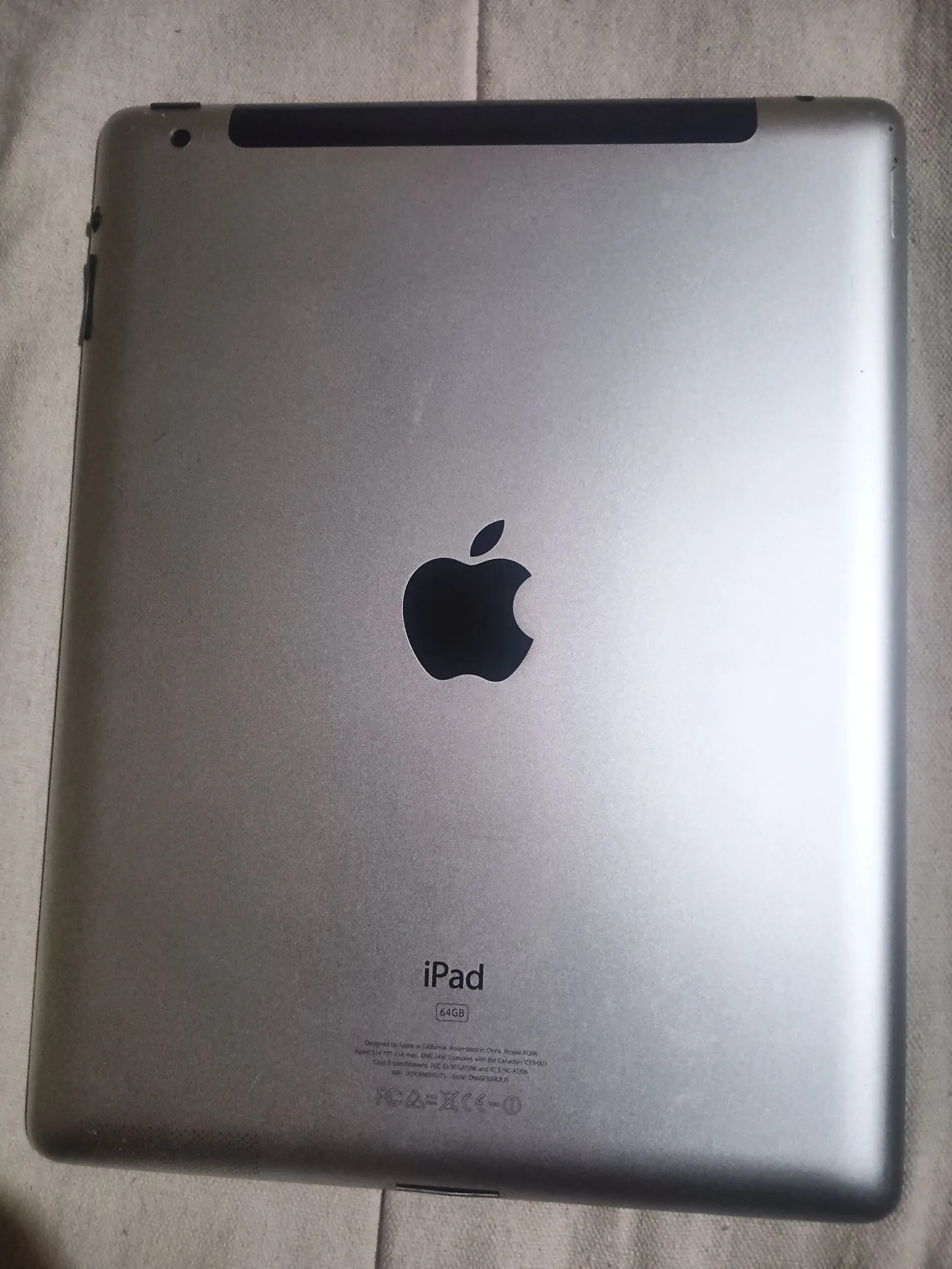 Sold second hand Apple Refurbished Ipad 2 Wi-fi + 3G (64GB) Black Front / Silver Back on Resellpur