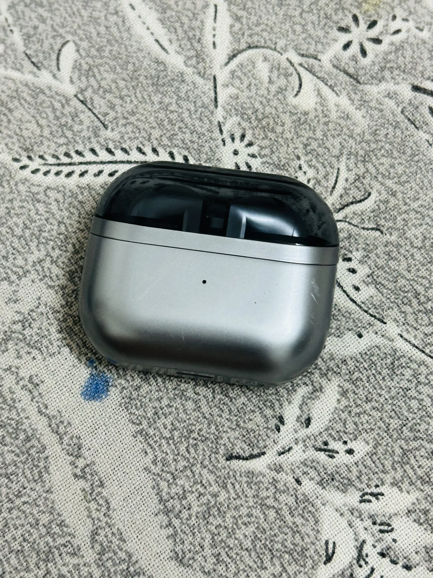 Buy used Samsung Galaxy Buds3 Wireless Earbuds Silver Fair Condition online on Resellpur