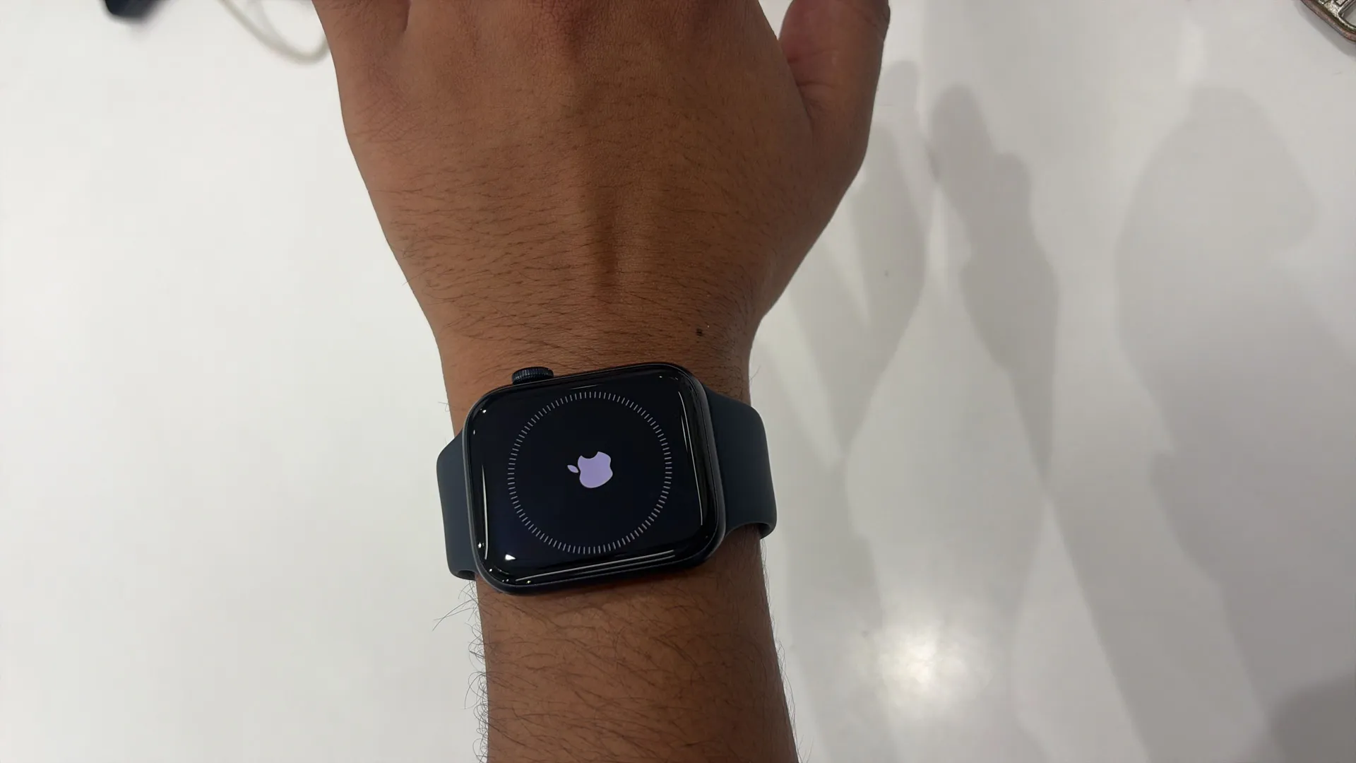 Apple Watch SE 3 44mm Midnight GPS Only - Like New - 100% Battery Health