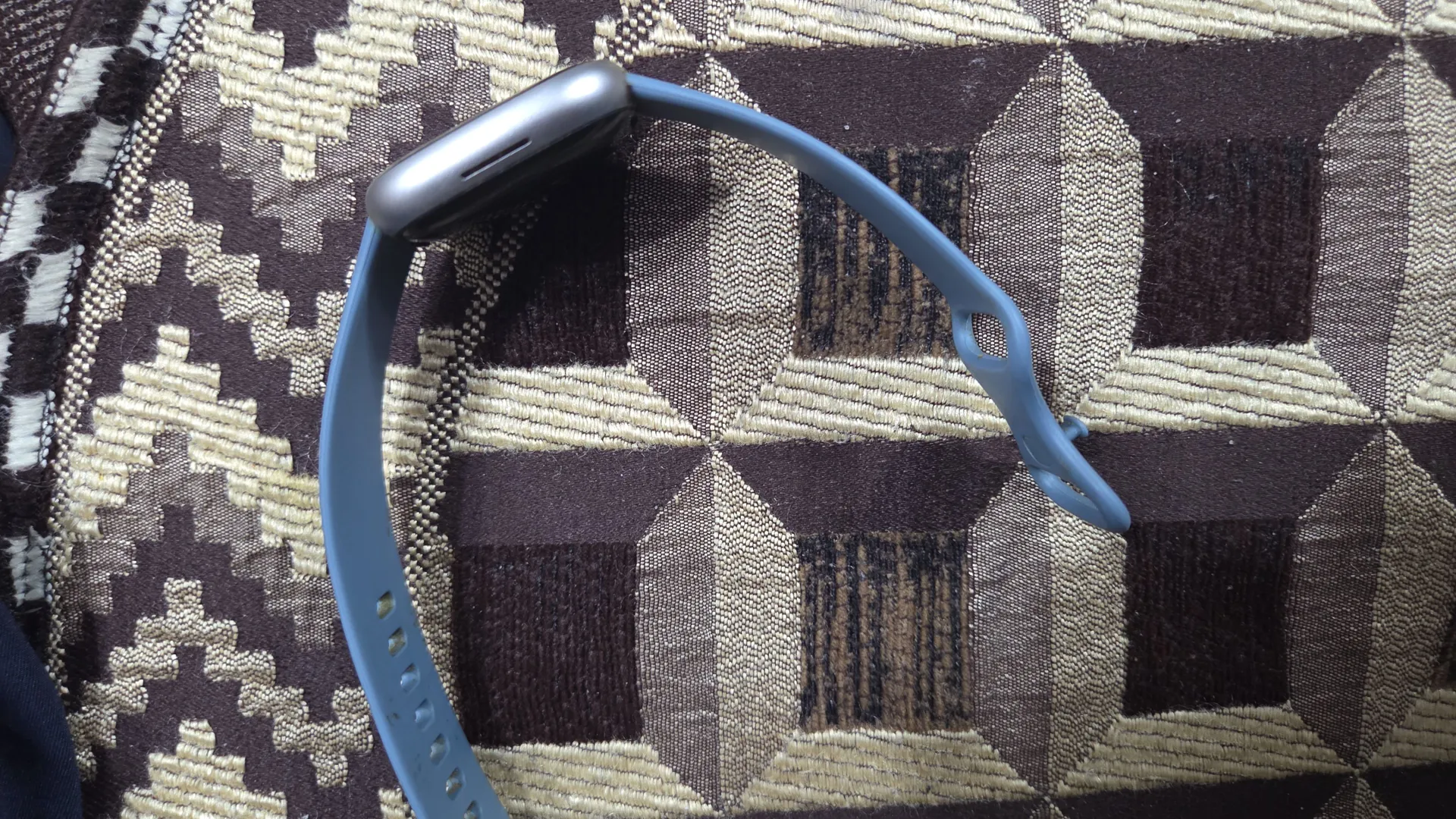 Buy used Fitbit Versa 4 Smart Watch, Good Condition, Blue Band online on Resellpur