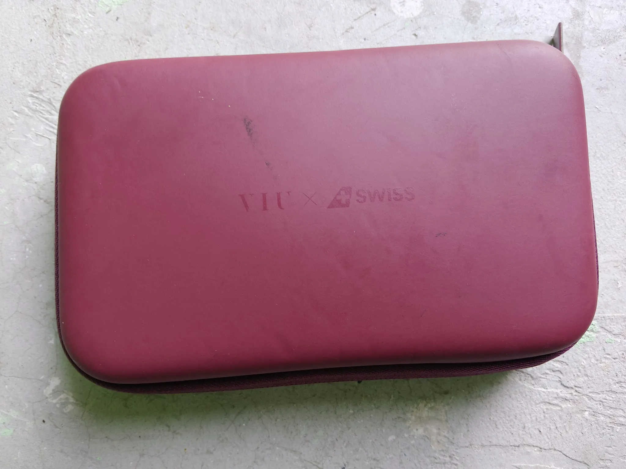 VIU × SWISS Premium Hard Shell Eyewear Case – Burgundy Protective Spectacle & Sunglasses Travel Case with Soft Interior