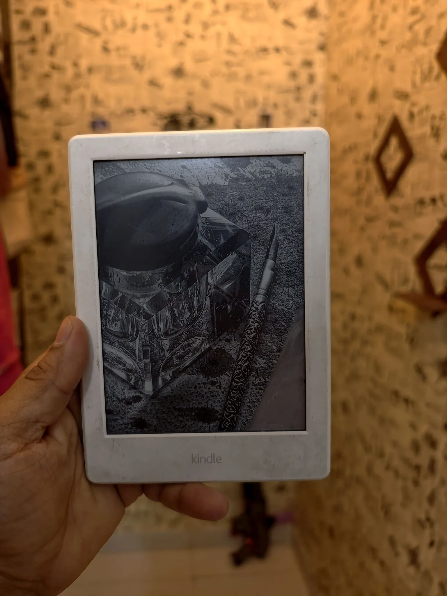 Sold second hand Kindle 8th Generation Basic E-reader, Pre-owned With Cosmetic Damage on Resellpur
